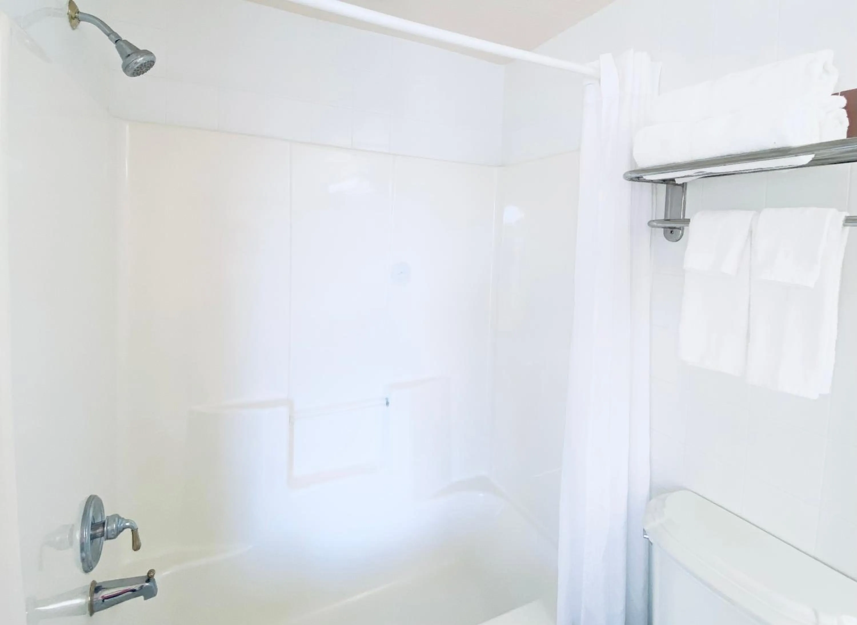 Shower in Royal Inn Hotel