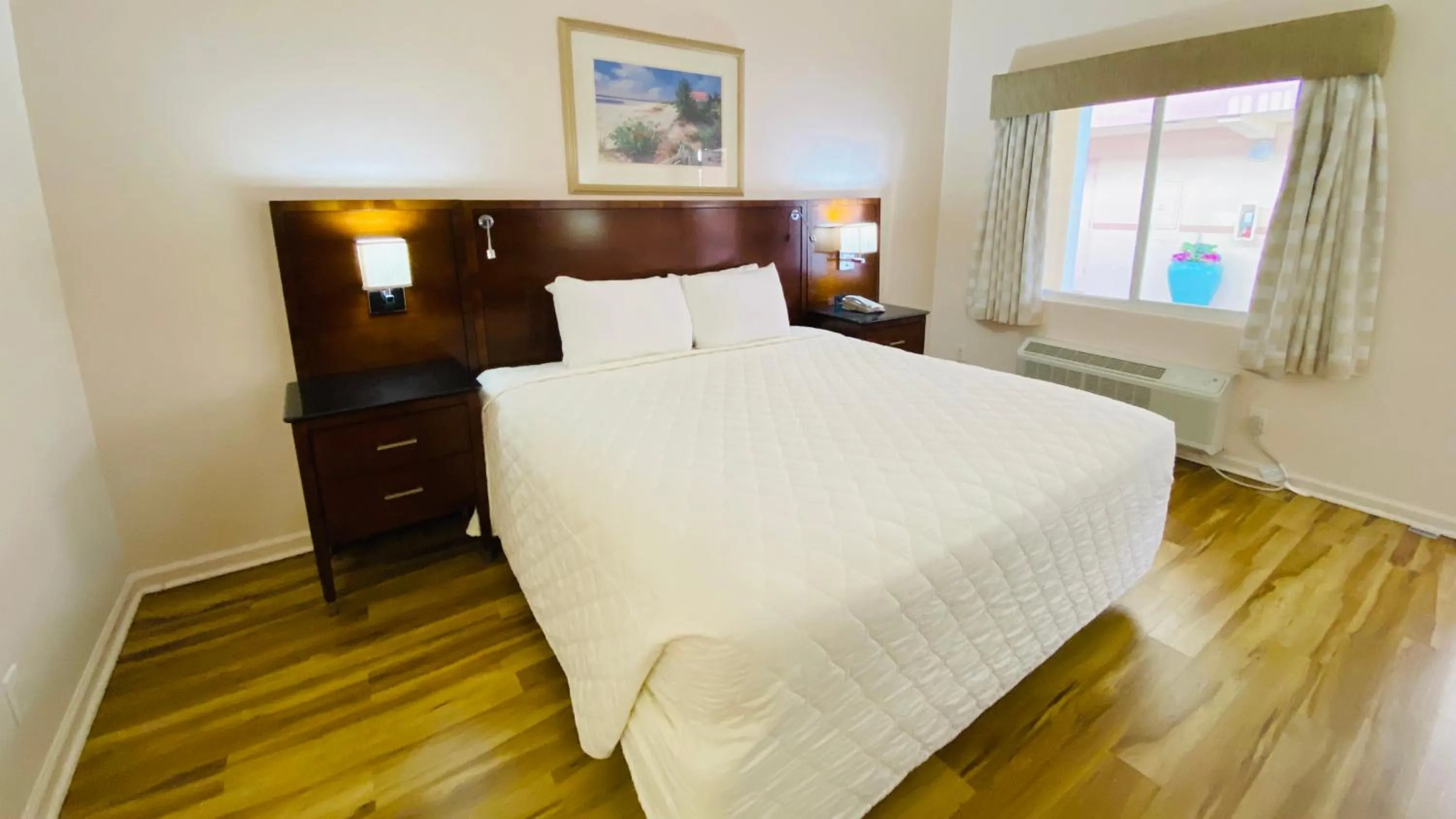 Bed in Royal Inn Hotel