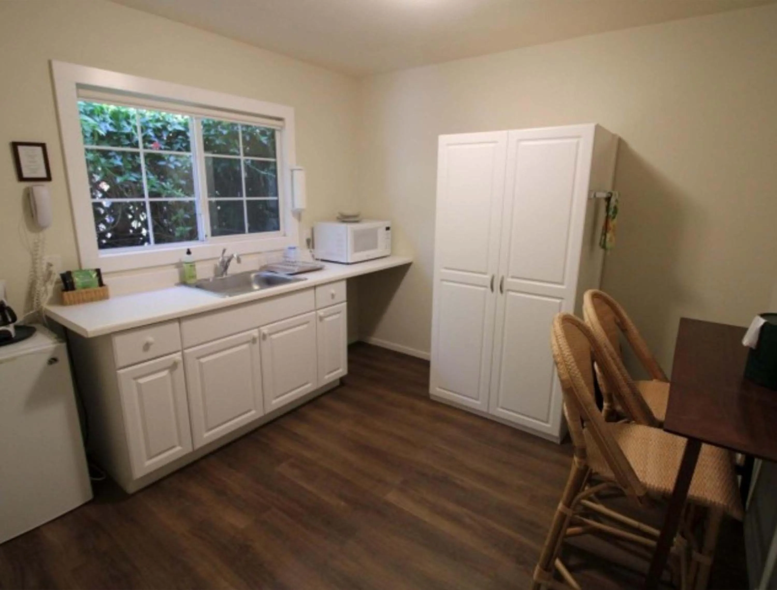 Kitchen or kitchenette in Back Bay Inn