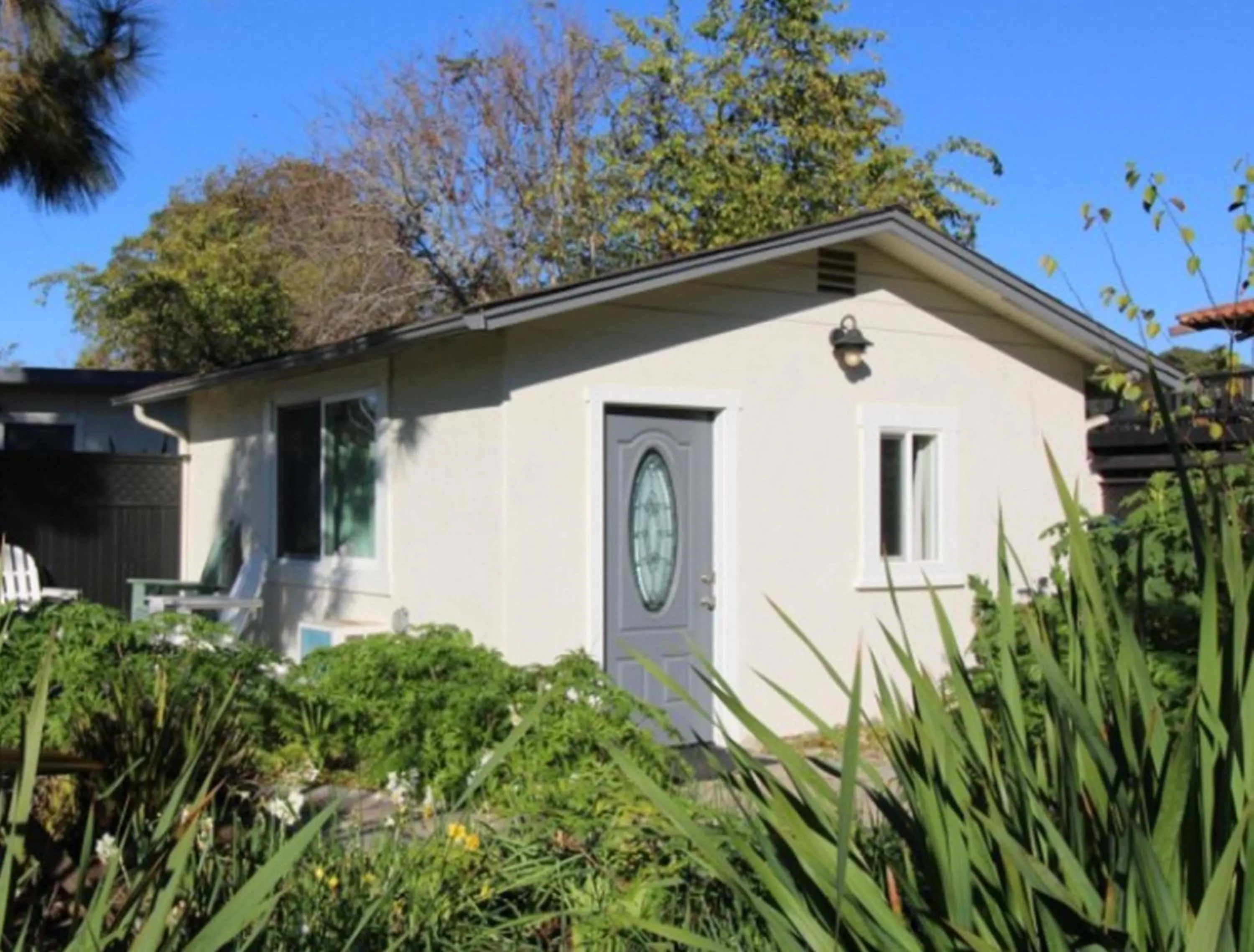 Property building in Back Bay Inn