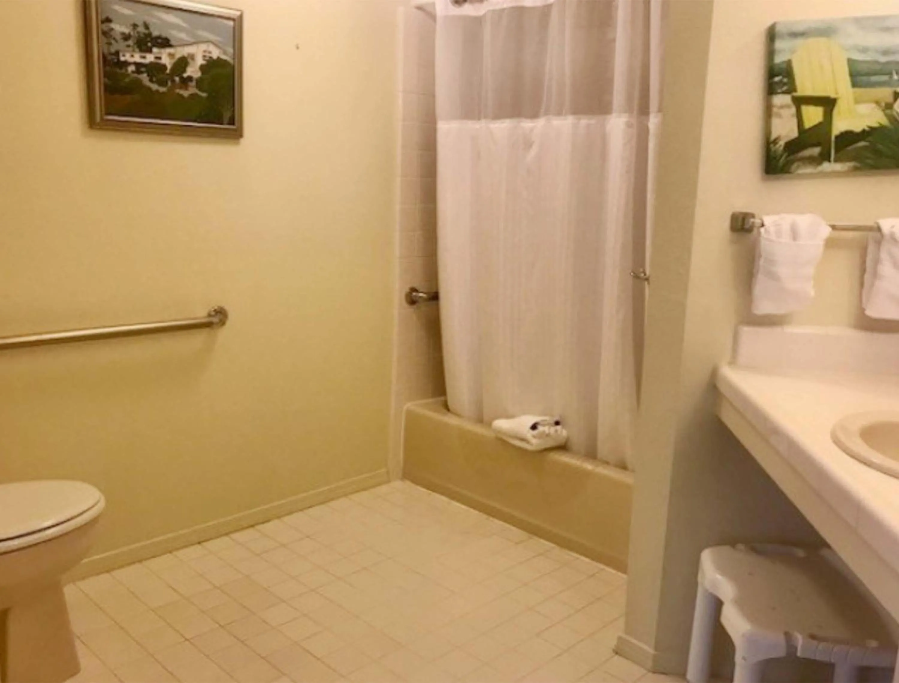 Toilet in Back Bay Inn