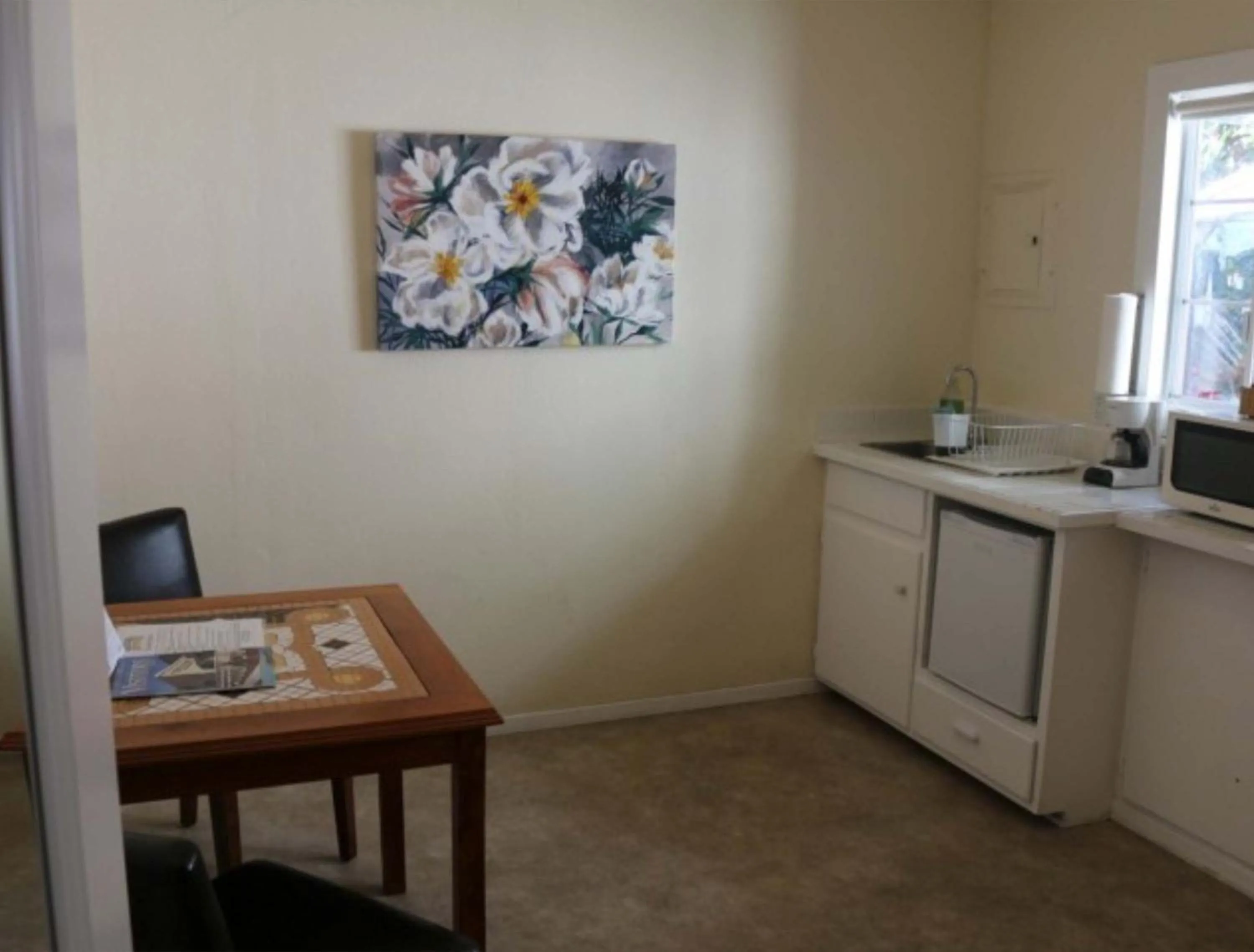 Kitchen or kitchenette in Back Bay Inn