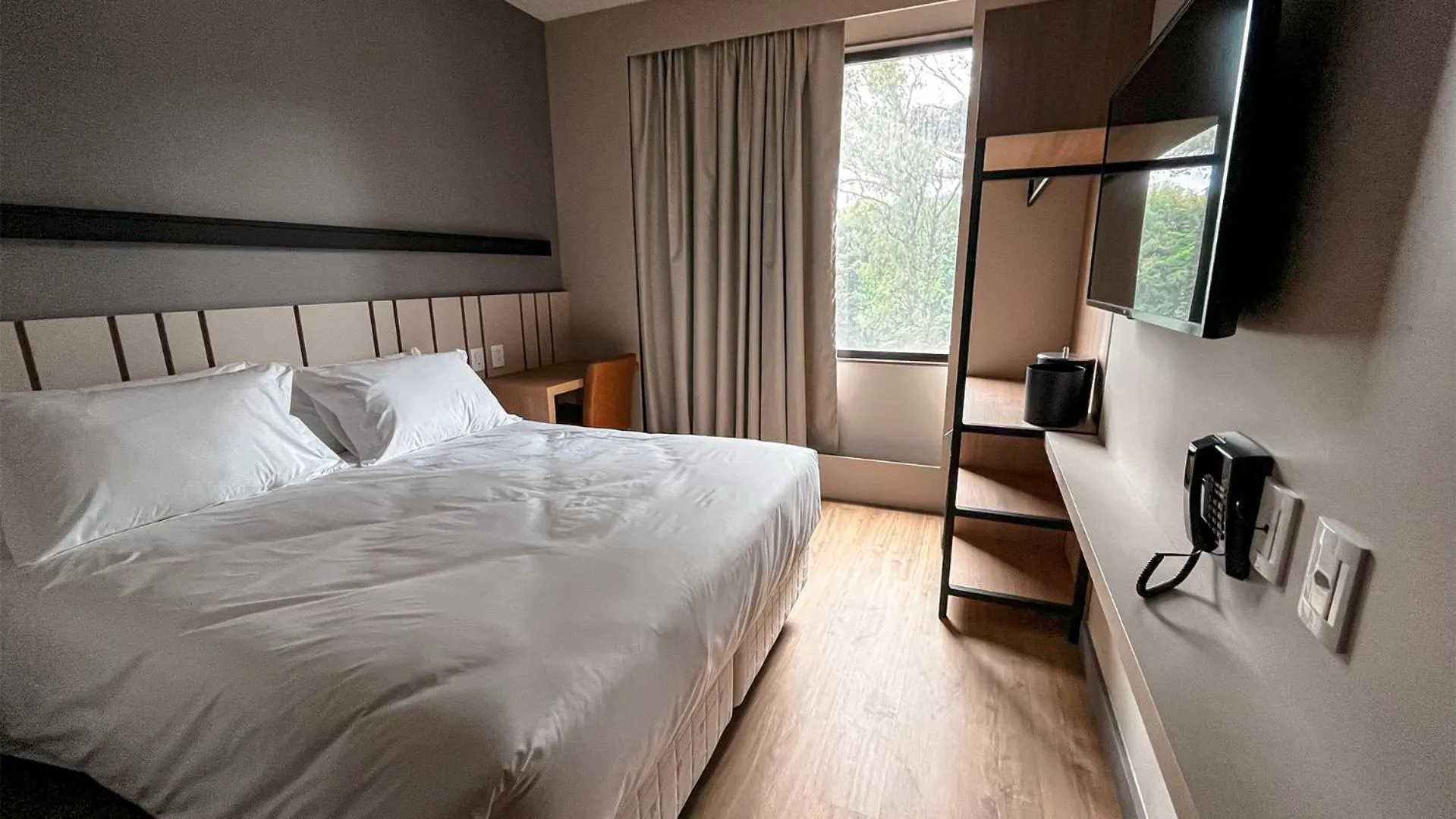 TV and multimedia, Bed in Plaza Hotel & Boulevard Convention - Vale dos Vinhedos