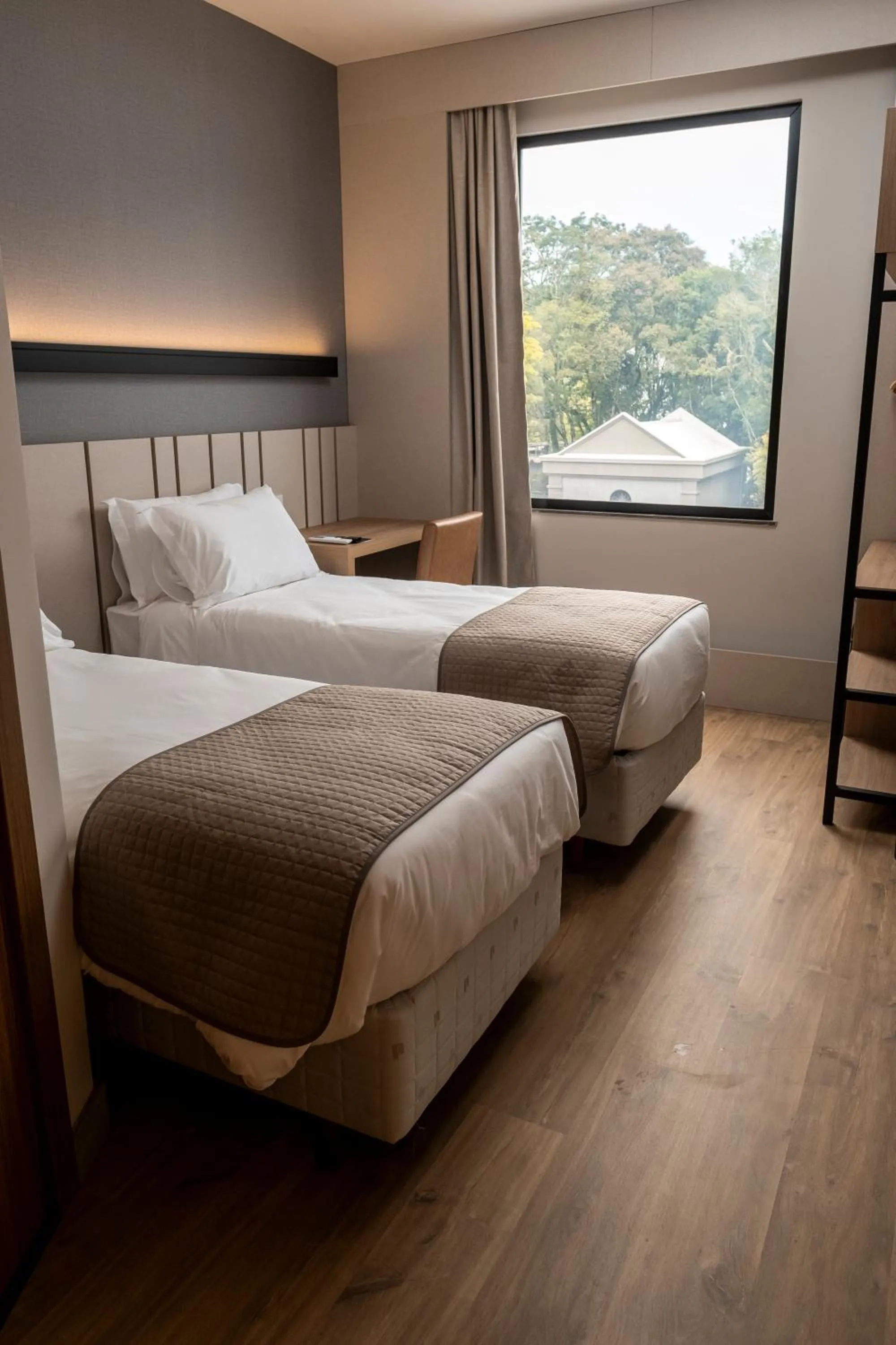 View (from property/room), Bed in Plaza Hotel & Boulevard Convention - Vale dos Vinhedos