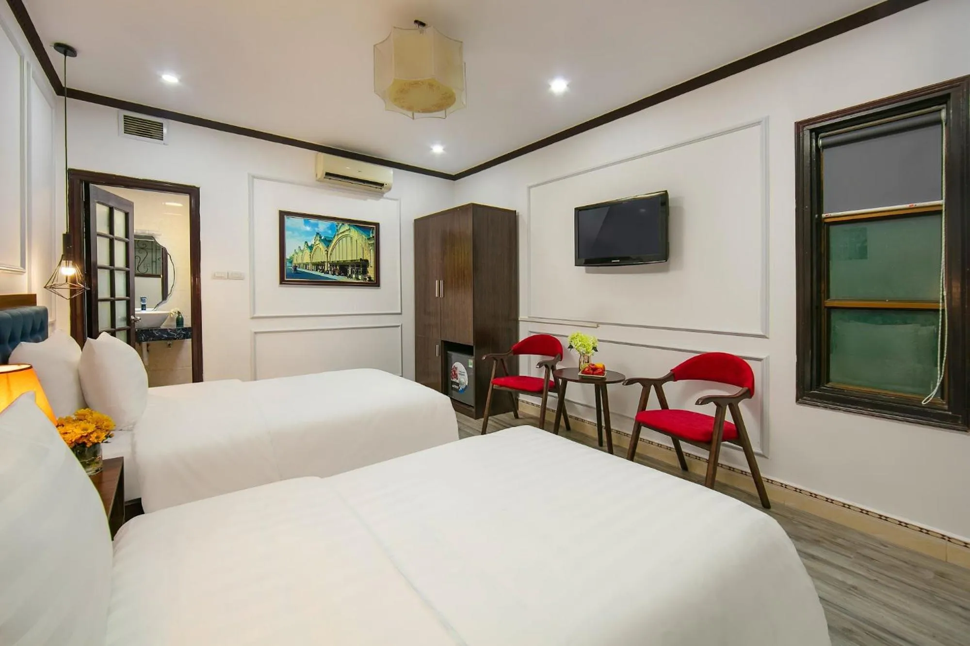 Photo of the whole room, Bed in Silk Hanoi Moment Hotel & Spa - Hanoi Old Quarter