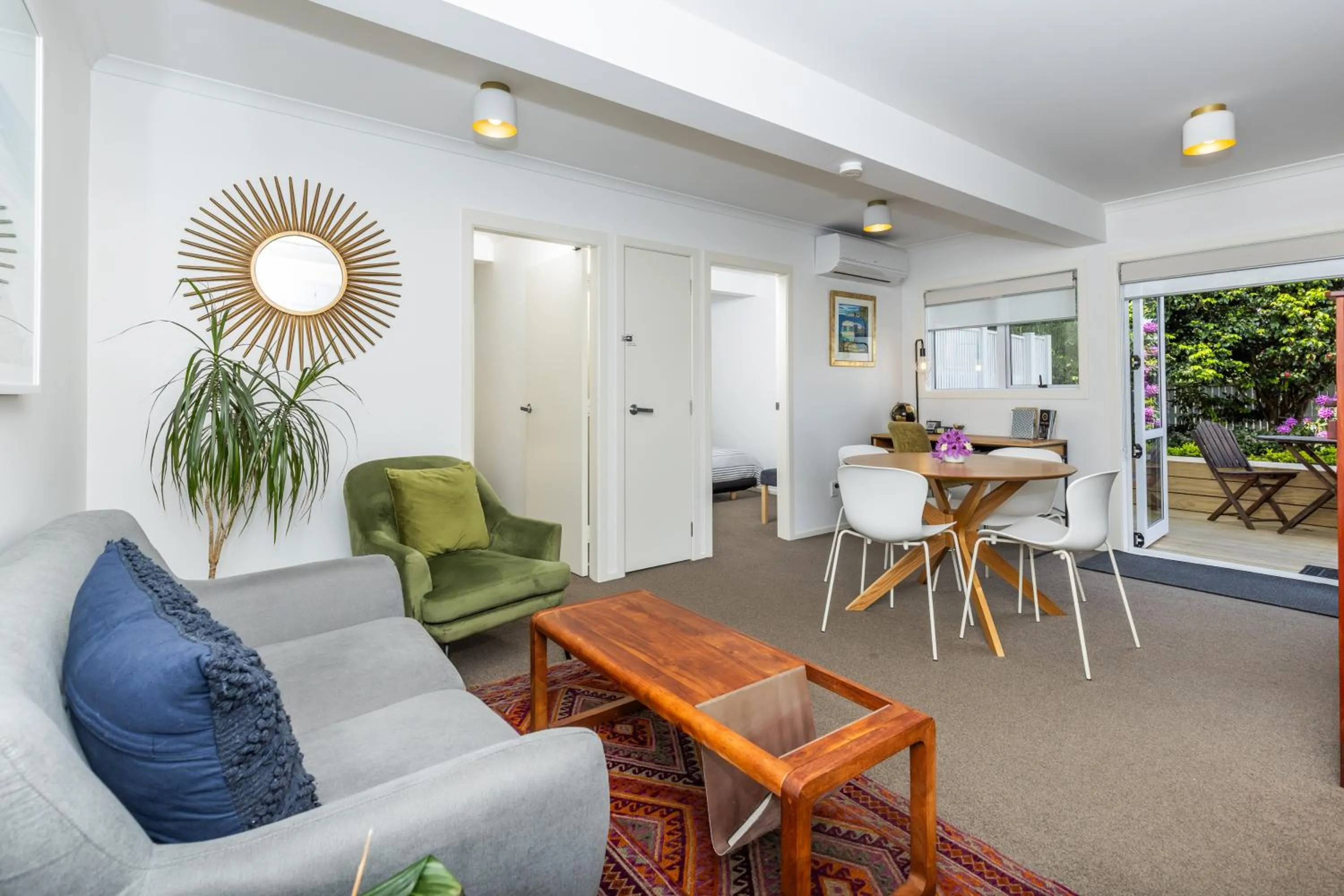 2 Bedroom Home away from Home near CBD & private parking