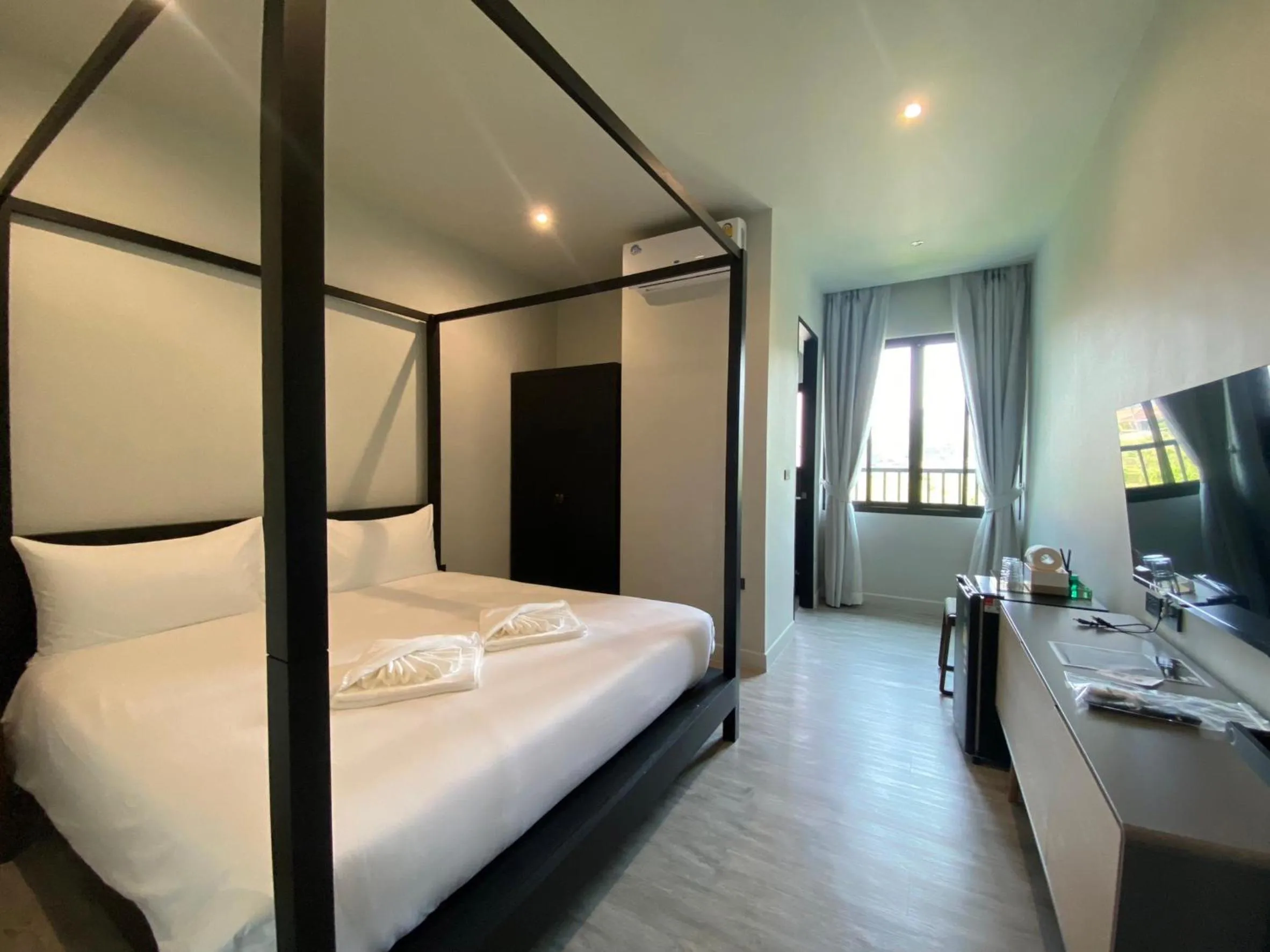 Photo of the whole room, Bed in O2 The Residence โอทู เดอะ เรสซิเดนซ์