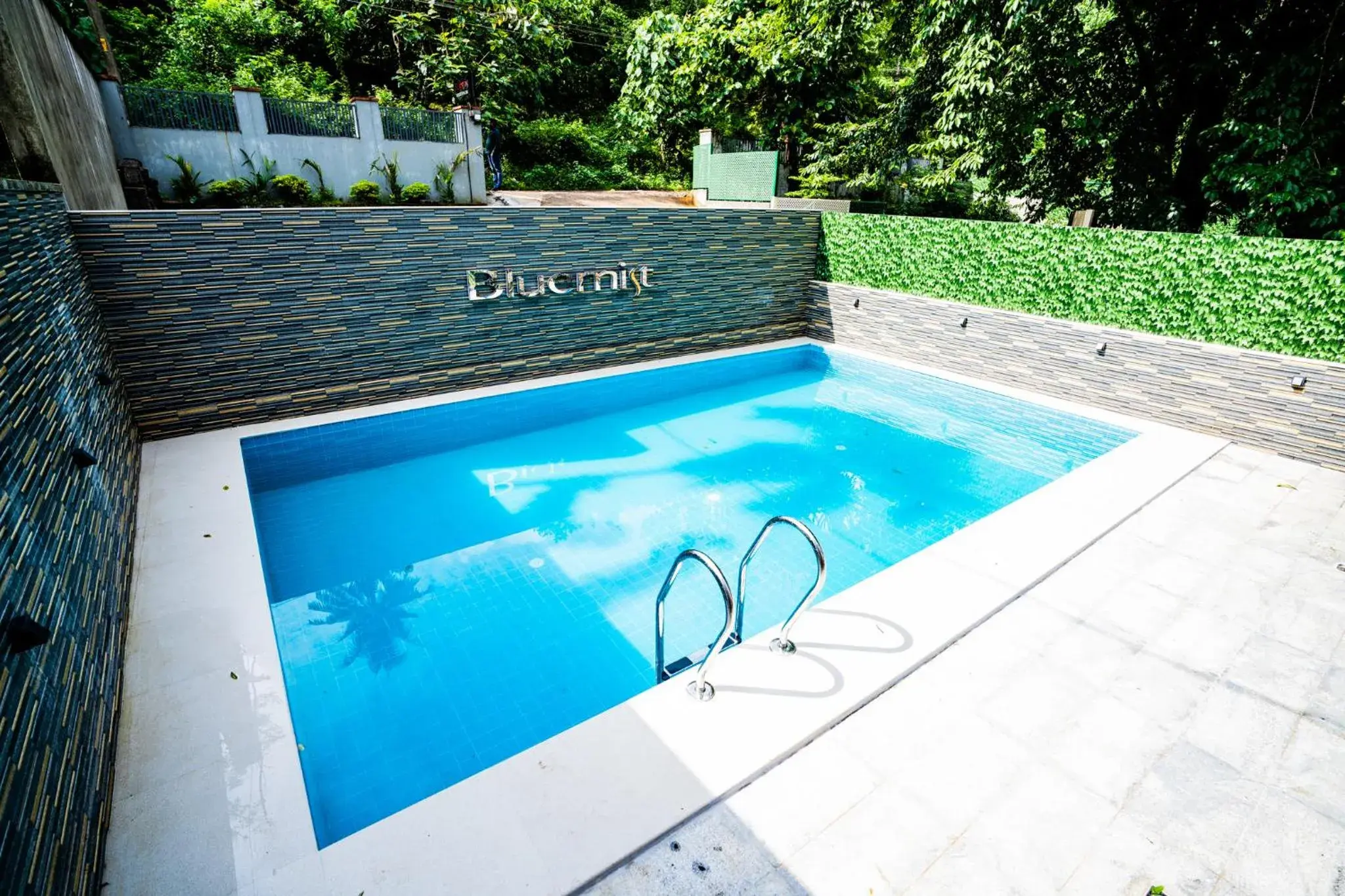 Swimming pool in Bluemist Resorts Swimming pool in Bluemist Resorts