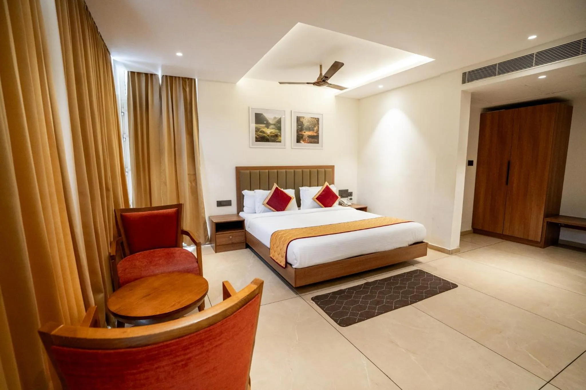 Property building, Bed in Bluemist Resorts