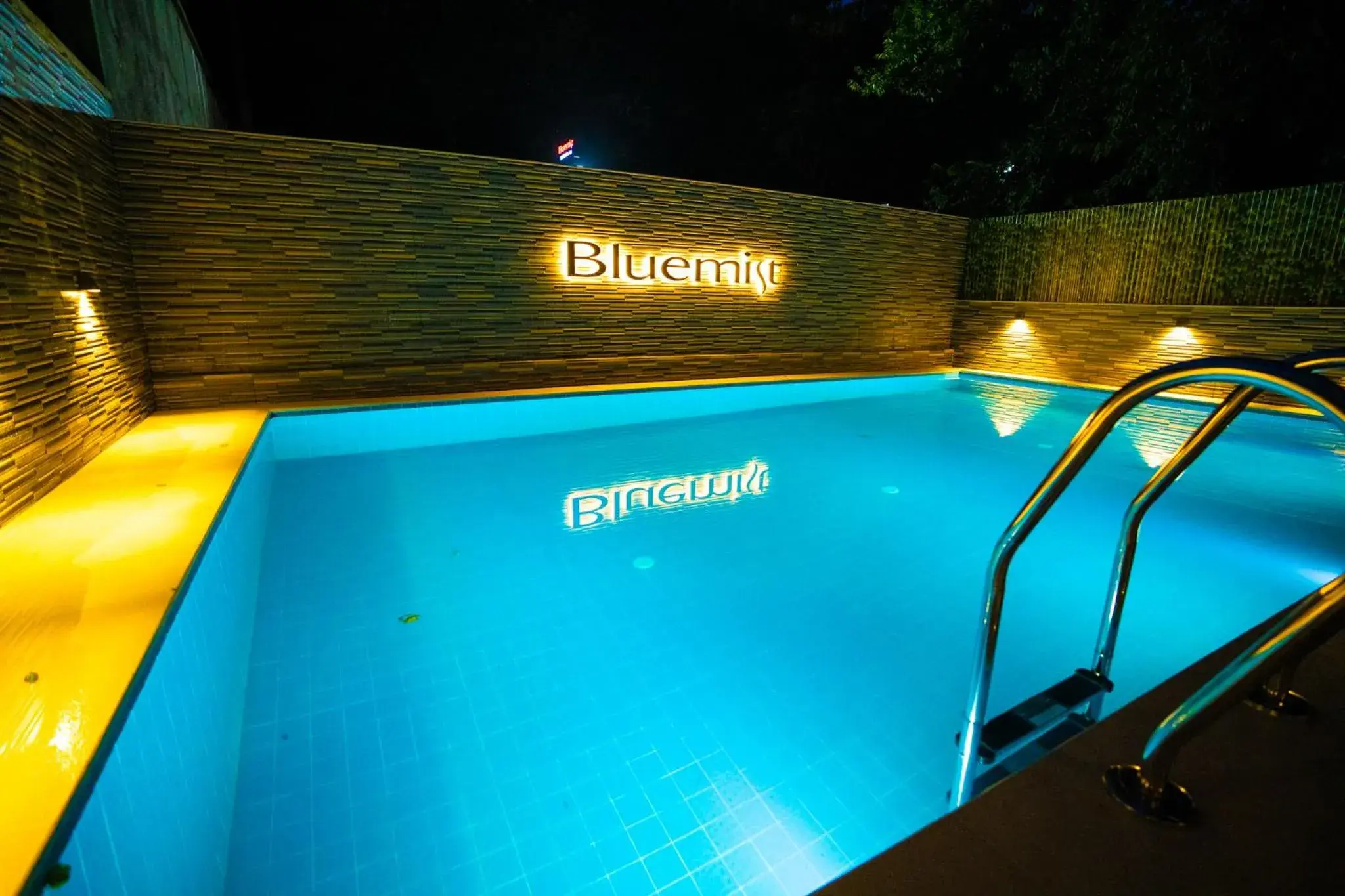 Swimming pool in Bluemist Resorts Swimming pool in Bluemist Resorts