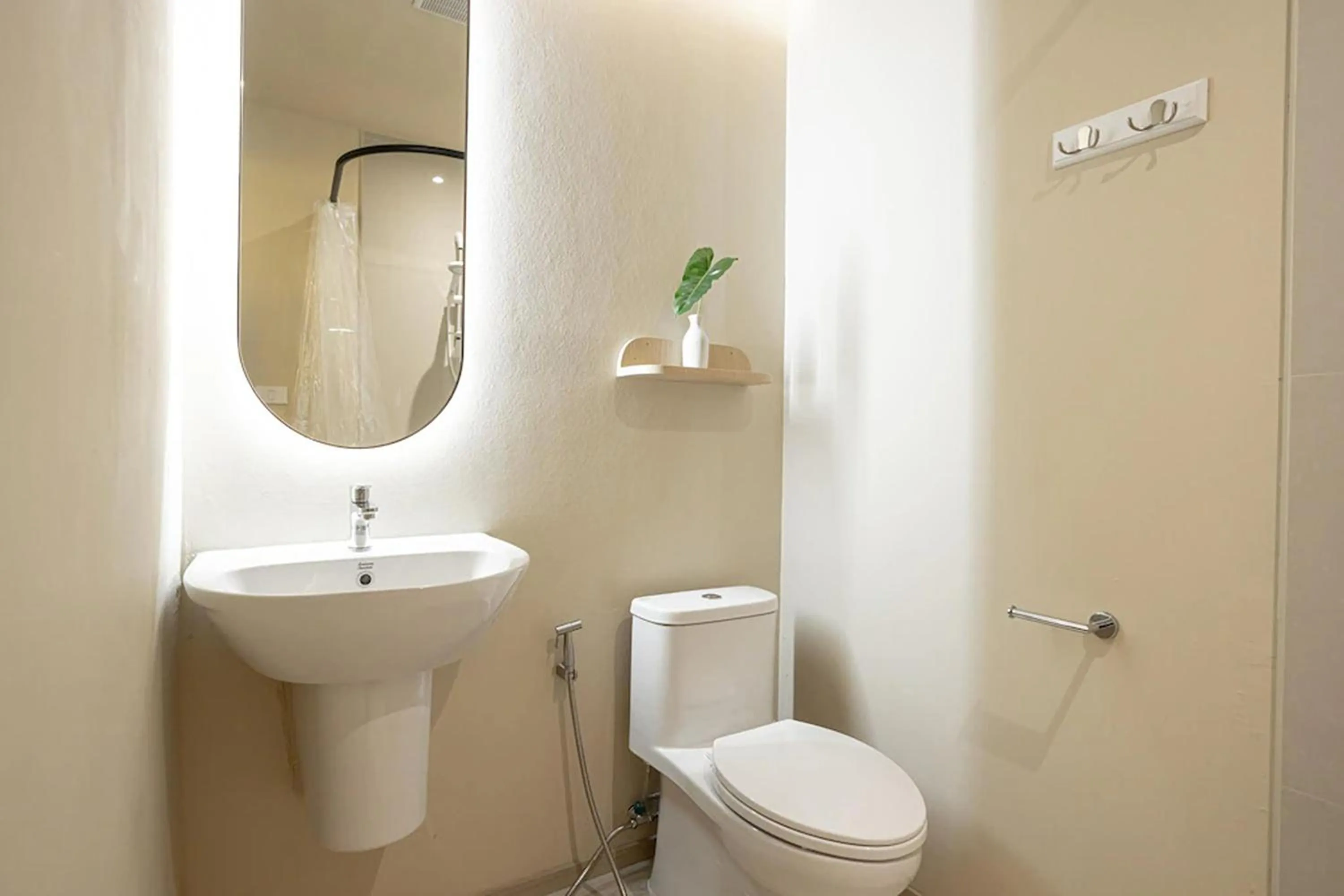 Shower in L MINITEL at Night Bazaar Chiangmai