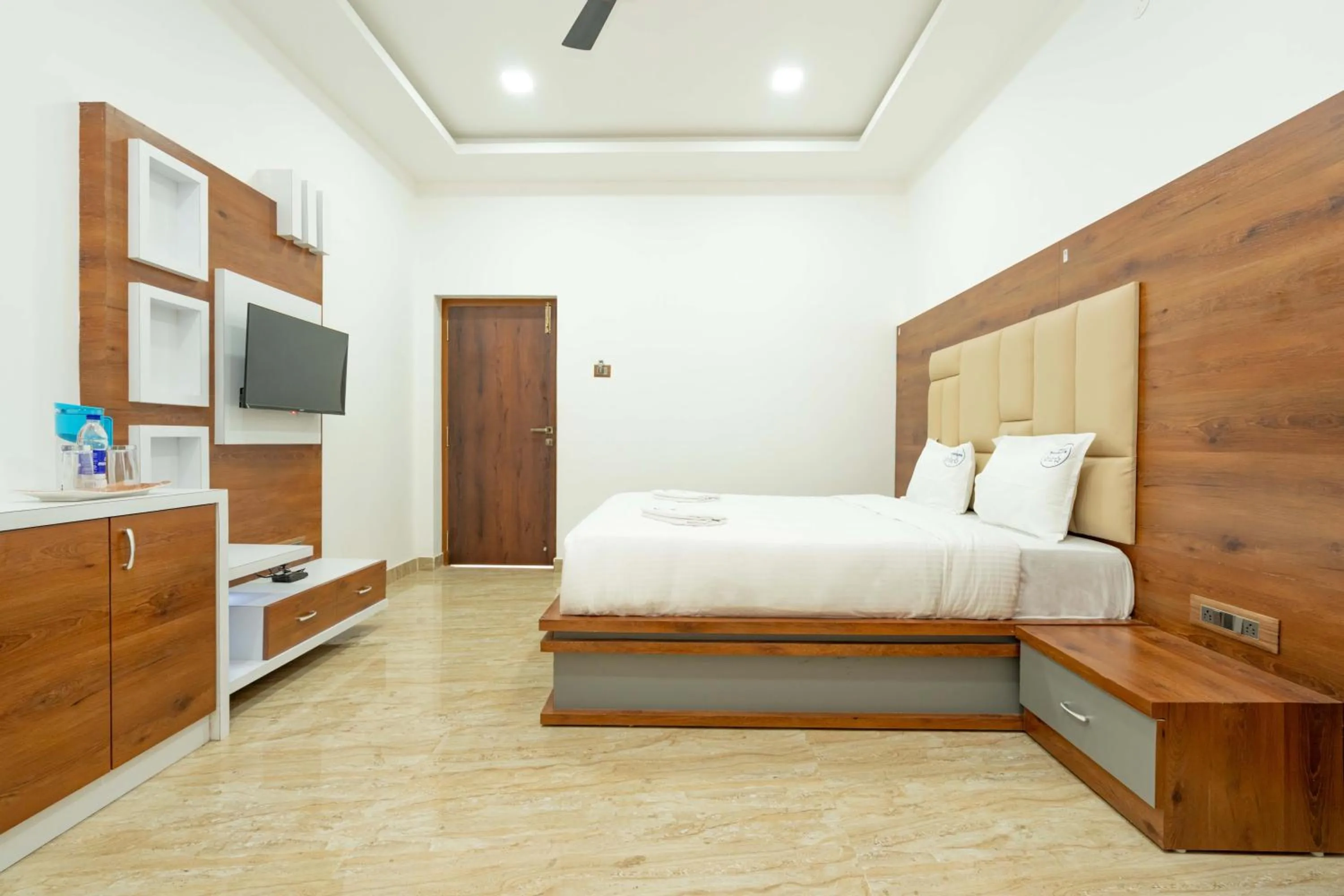 Bed in HOTEL NATCHATHRA