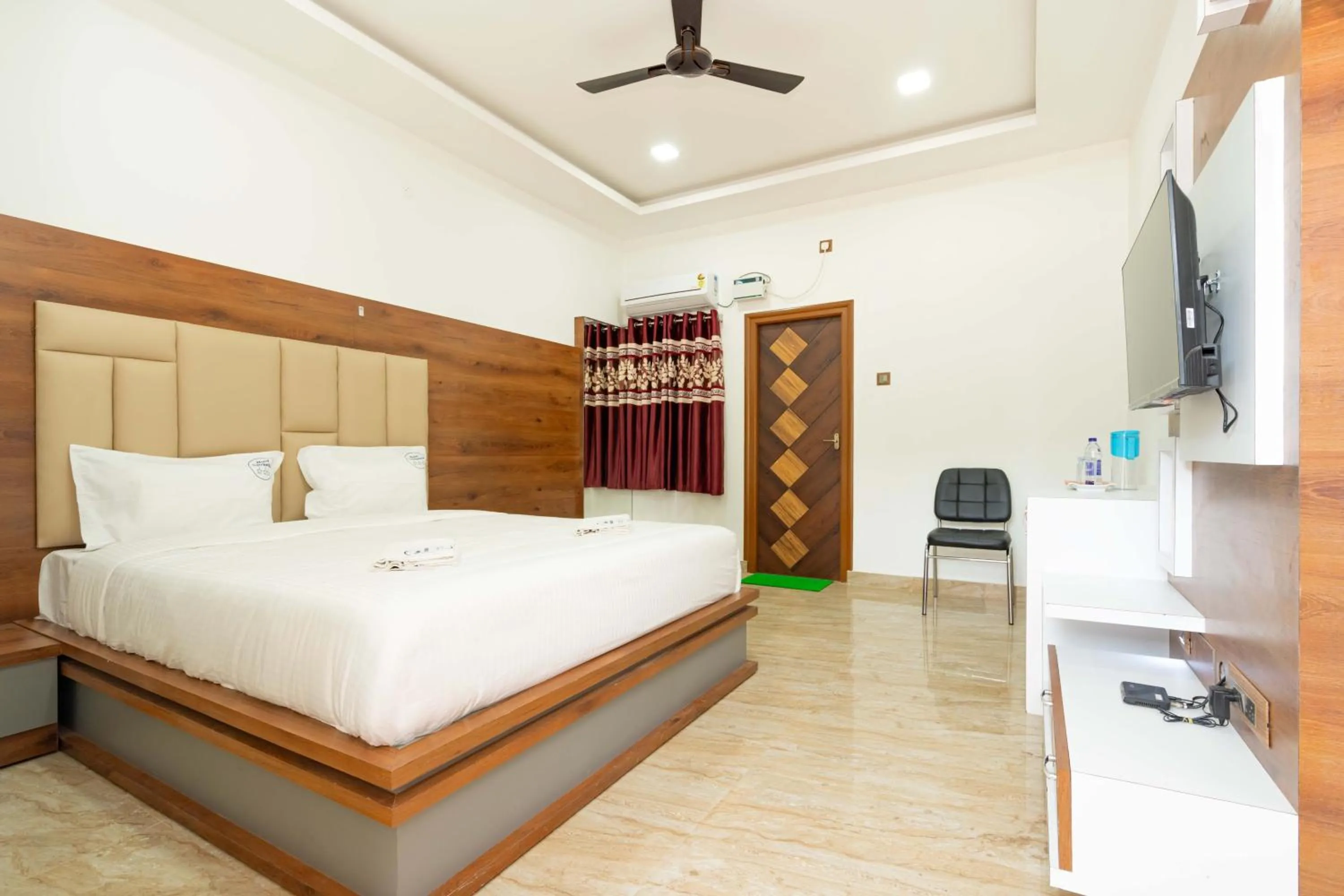 Bed in HOTEL NATCHATHRA