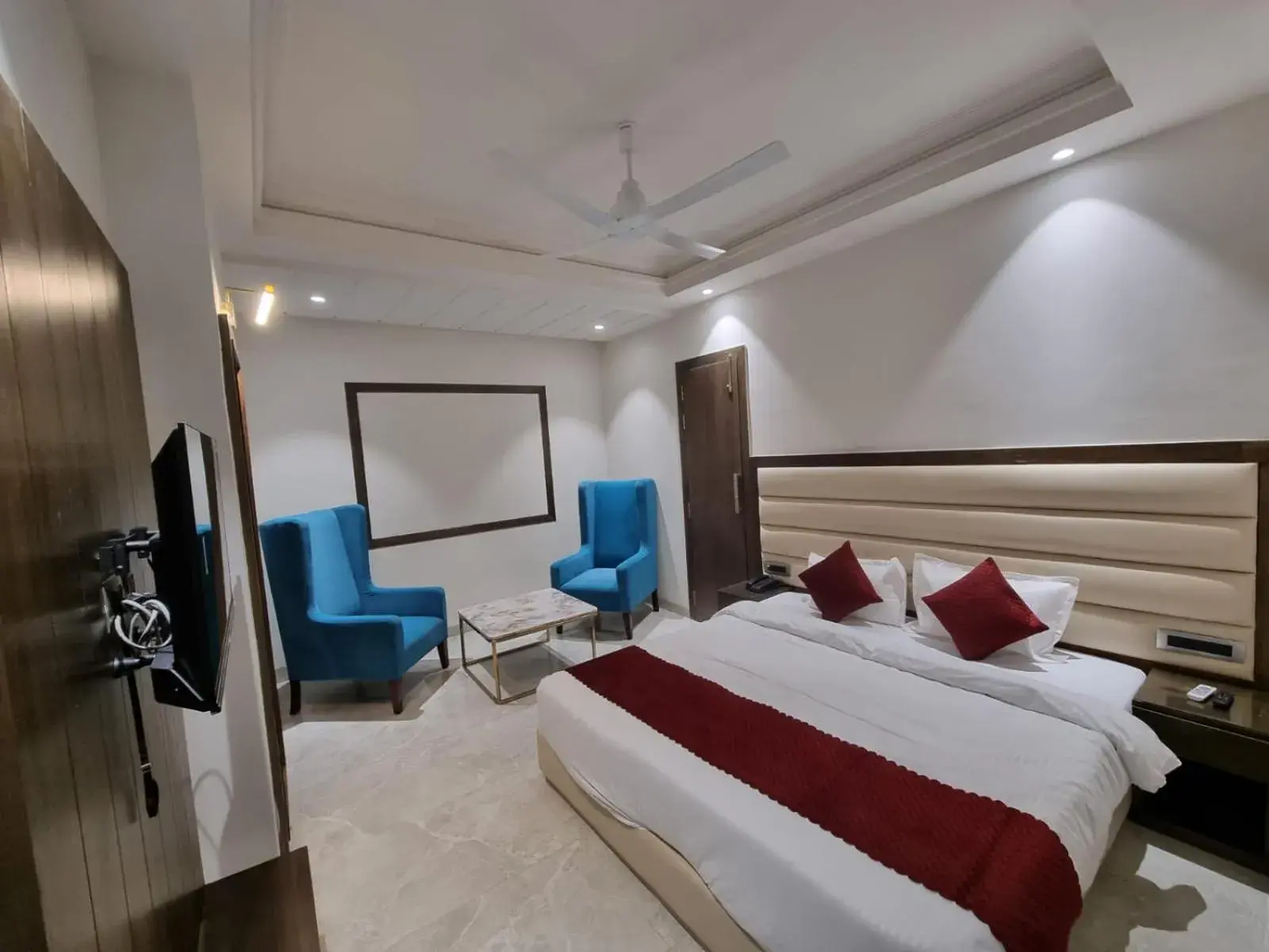 Bedroom in LUXE RESORTS - CENTRALLY HEATED AIR CONDITIONED HOTEL in THE HEART OF KASAULI Bedroom in LUXE RESORTS - CENTRALLY HEATED AIR CONDITIONED HOTEL in THE HEART OF KASAULI