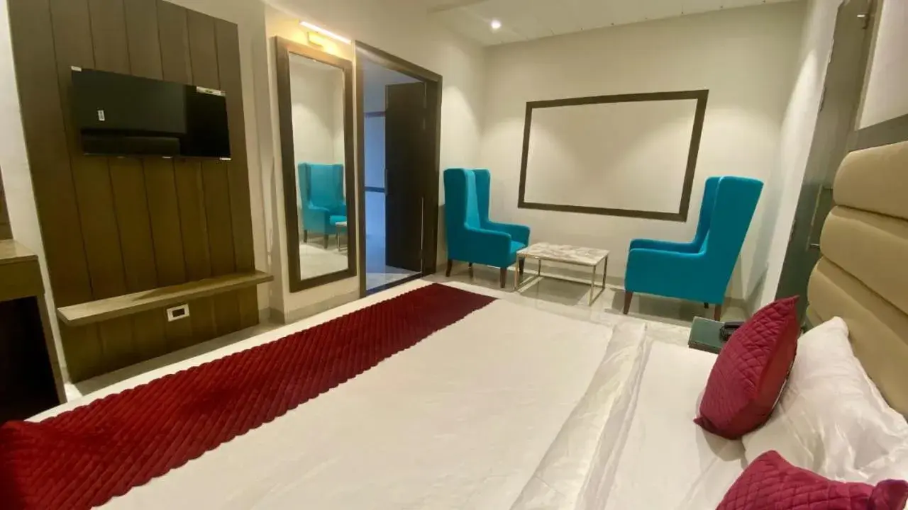 Photo of the whole room, Bed in LUXE RESORTS - CENTRALLY HEATED AIR CONDITIONED HOTEL in THE HEART OF KASAULI Photo of the whole room, Bed in LUXE RESORTS - CENTRALLY HEATED AIR CONDITIONED HOTEL in THE HEART OF KASAULI
