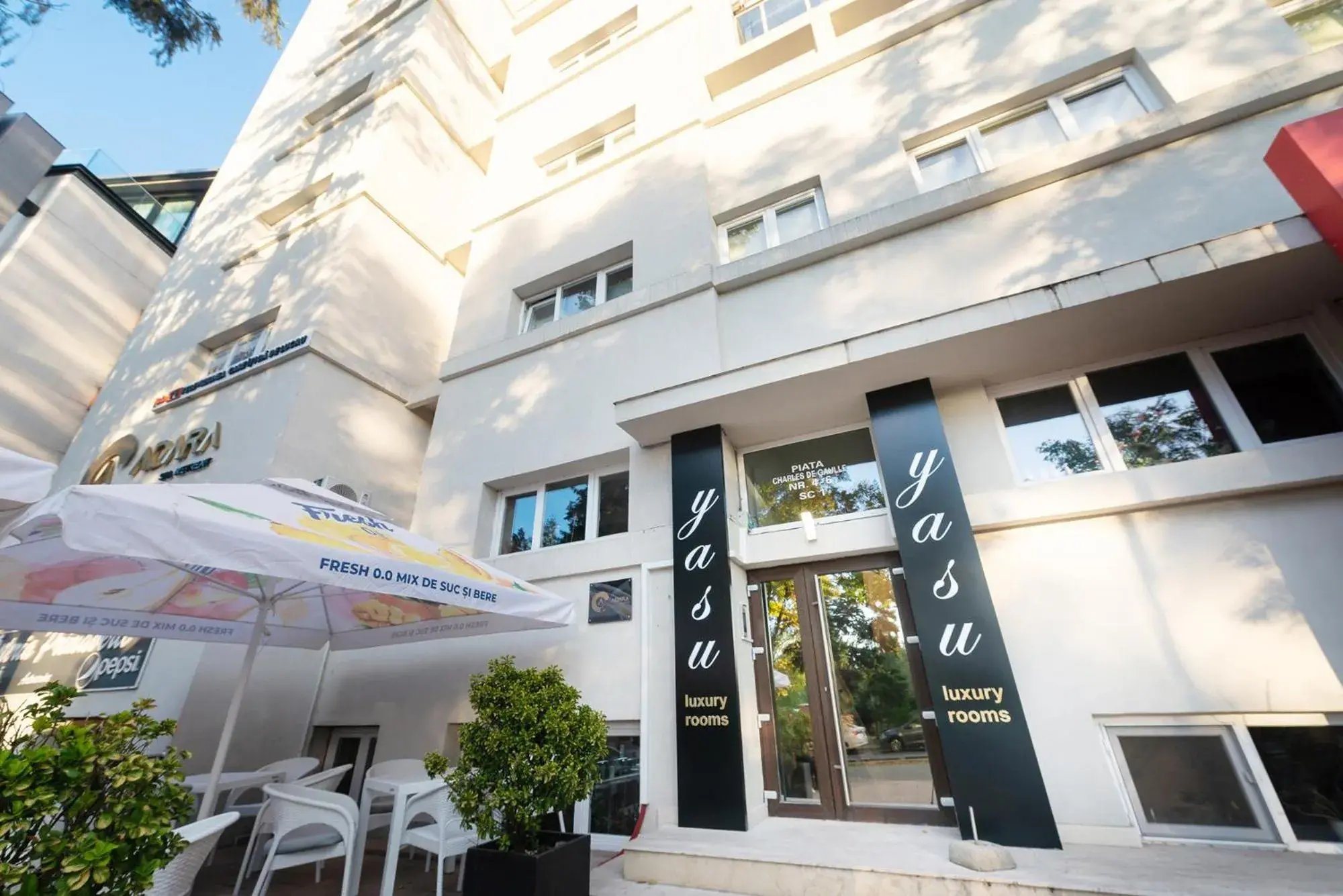 Property building in Yasu Luxury Rooms Property building in Yasu Luxury Rooms