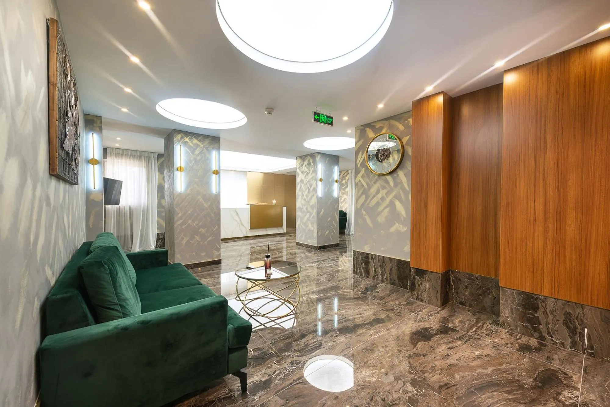 Communal lounge/ TV room in Yasu Luxury Rooms