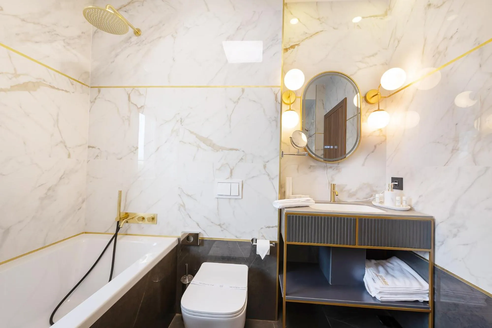 Bath in Yasu Luxury Rooms