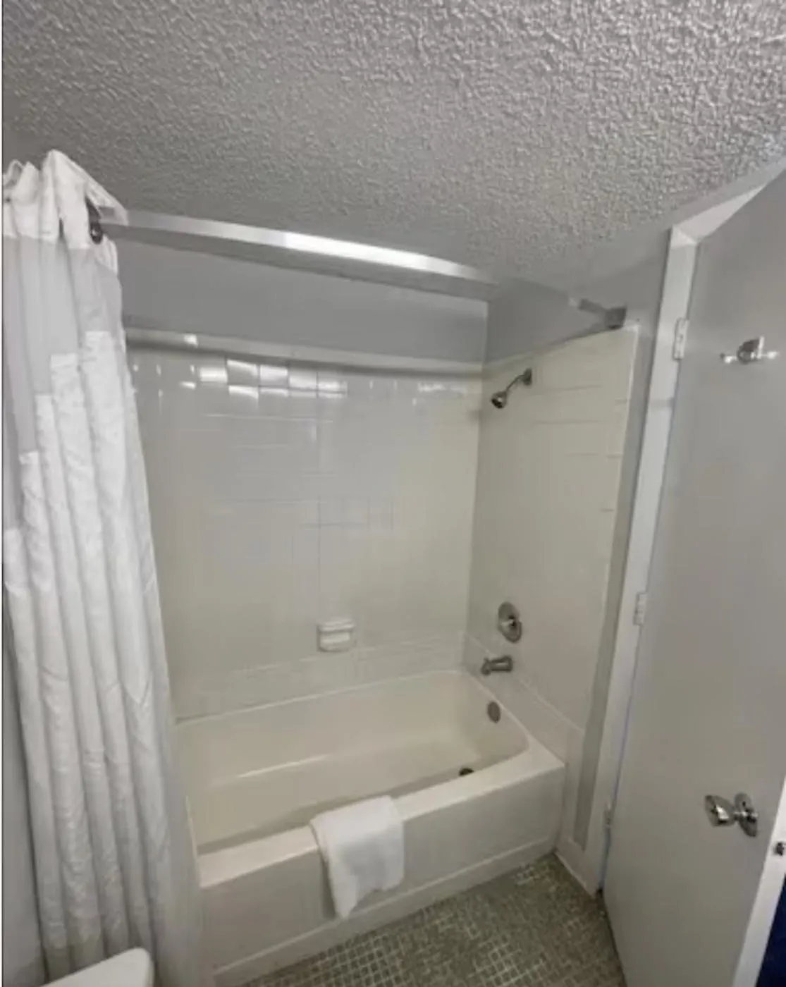 Bathroom in The Red Tree Inn