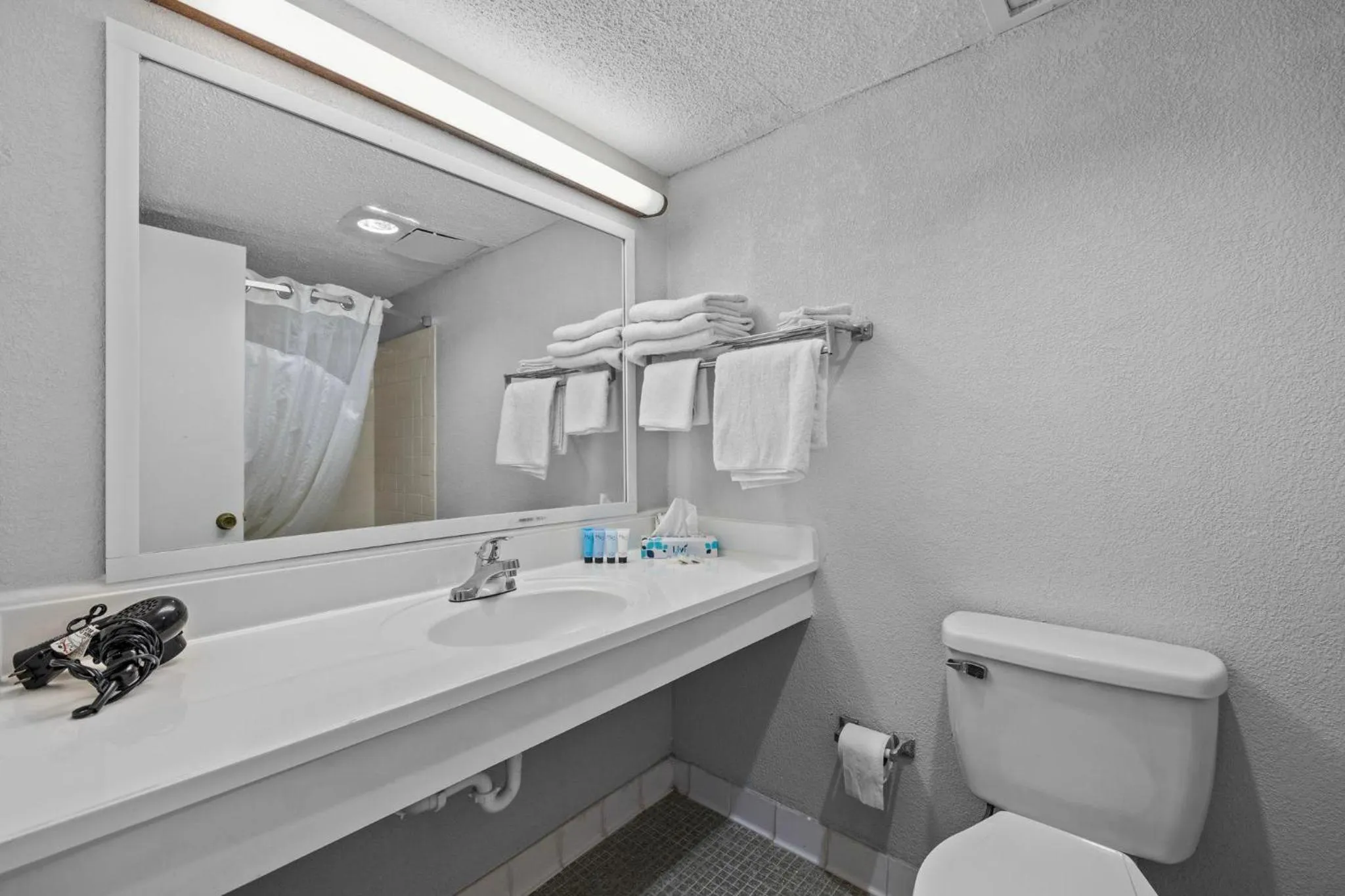 Bathroom in The Red Tree Inn