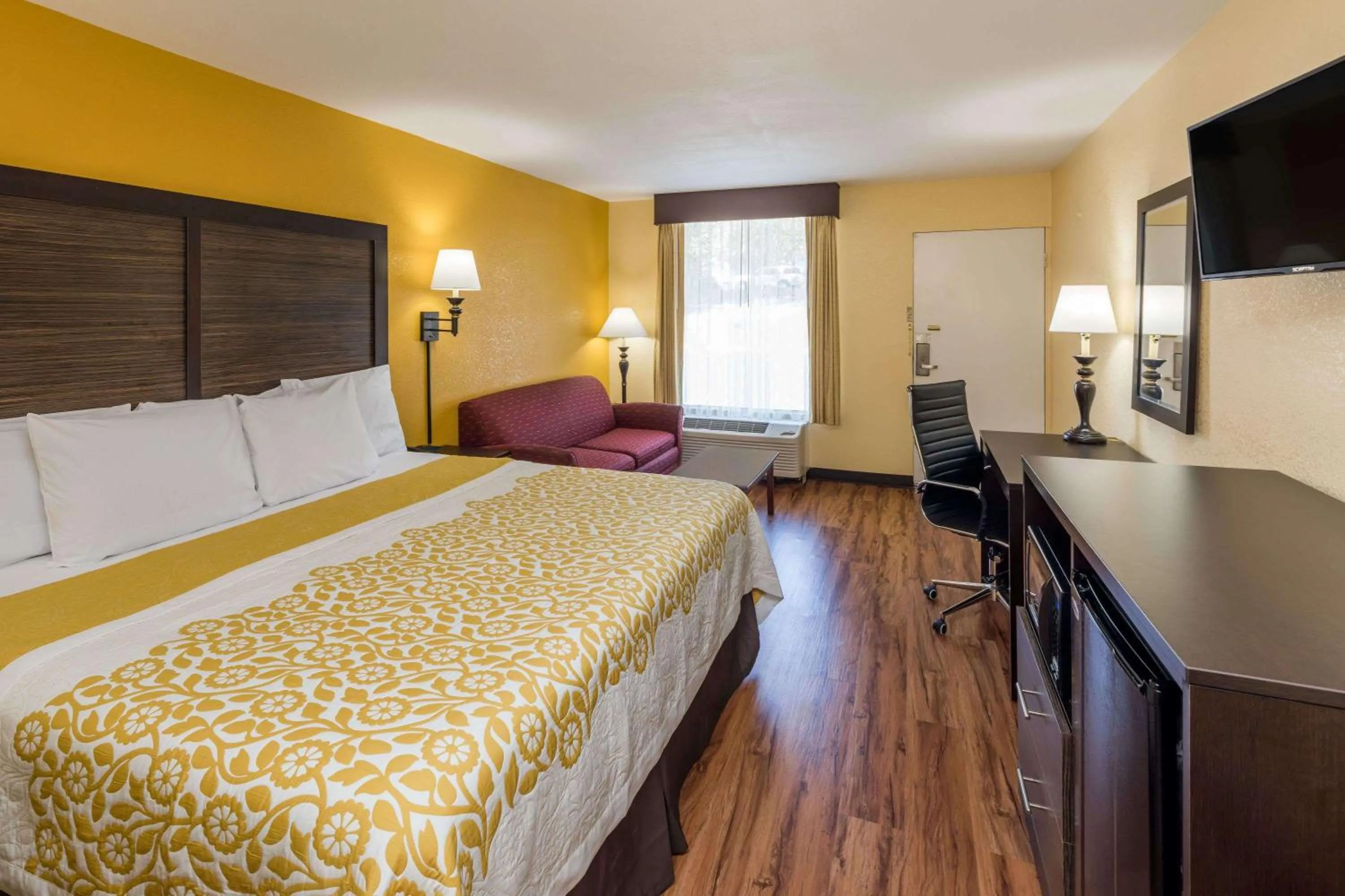 Photo of the whole room, Bed in Days Inn by Wyndham Madison