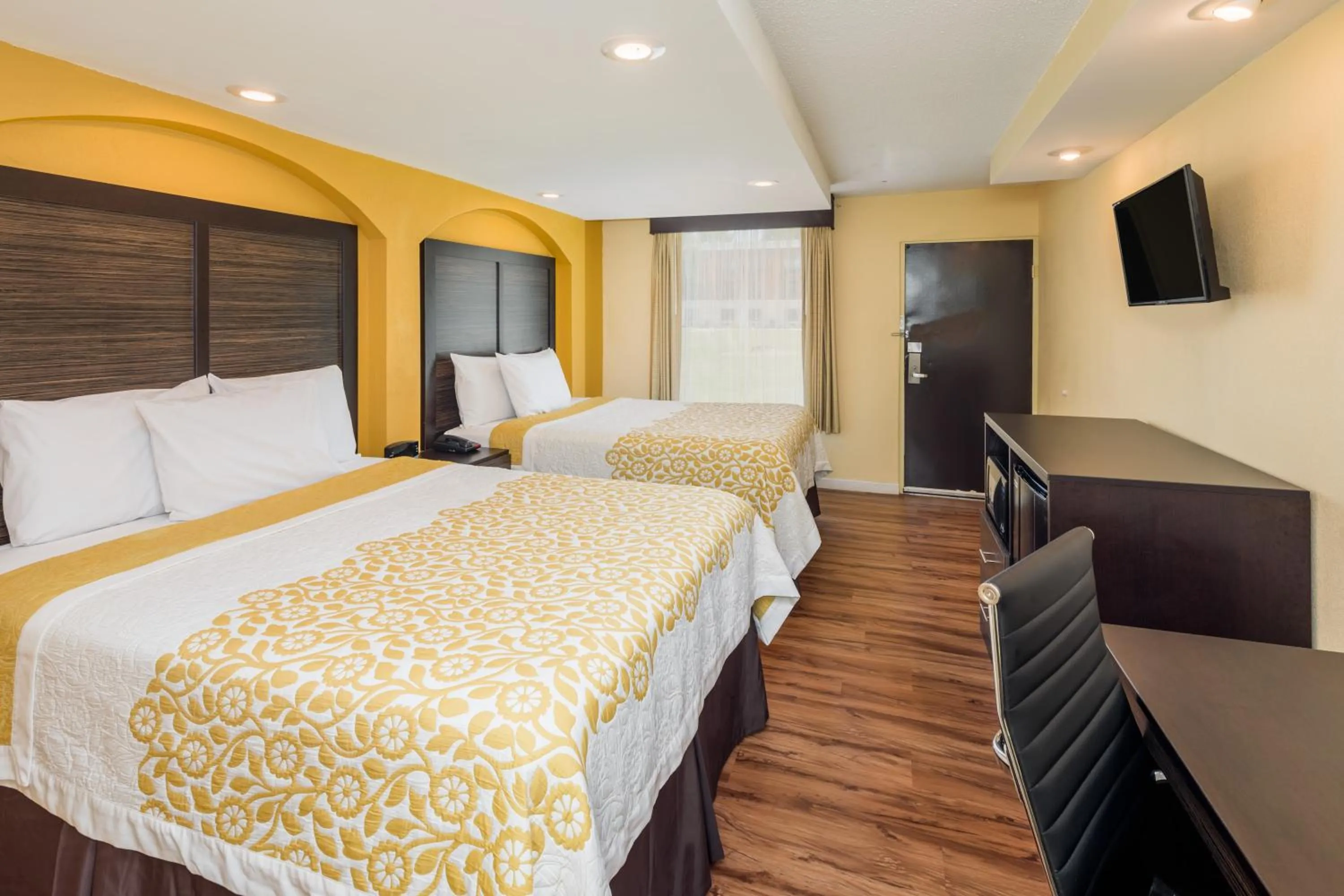 Bed in Days Inn by Wyndham Madison