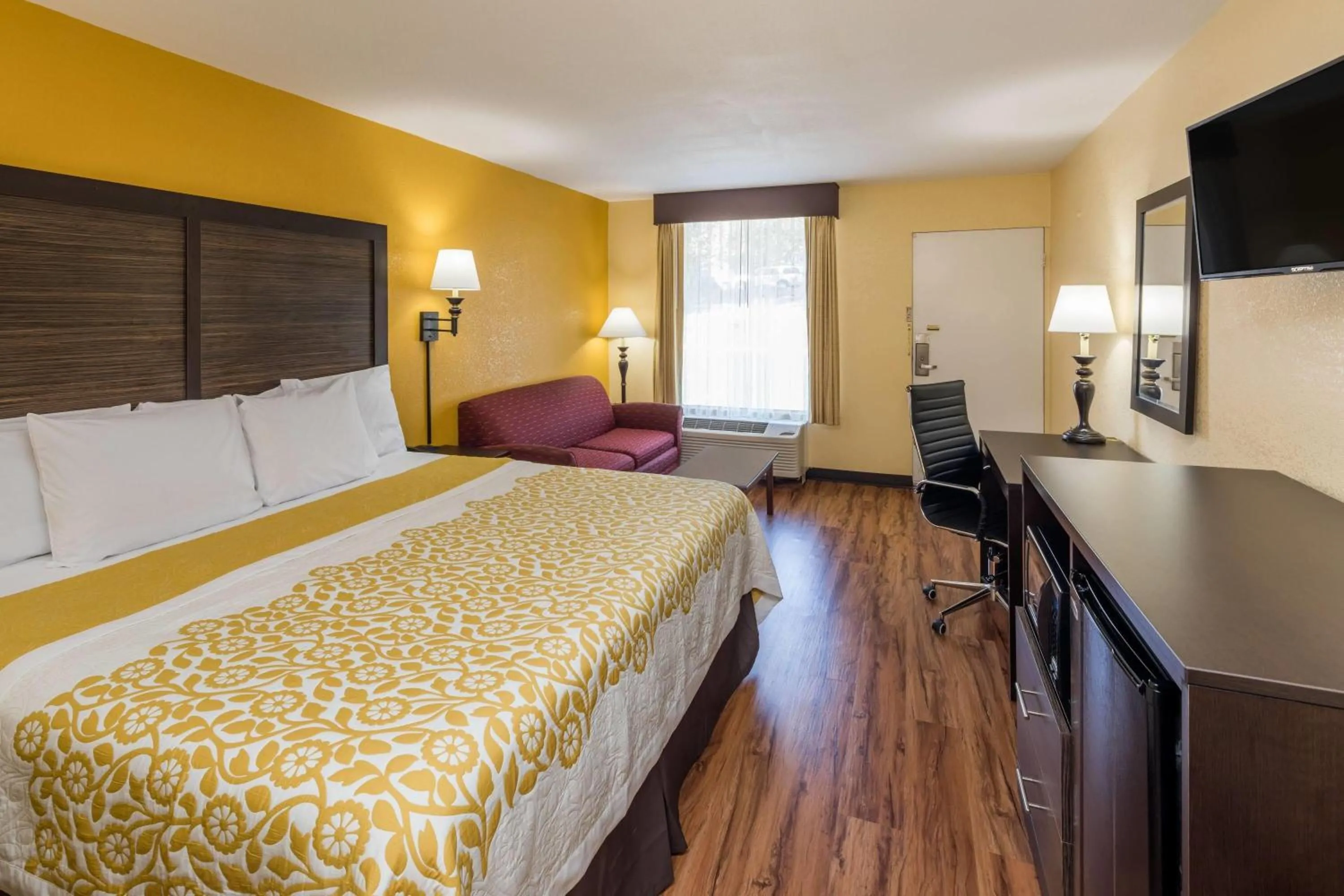 Photo of the whole room, Bed in Days Inn by Wyndham Madison
