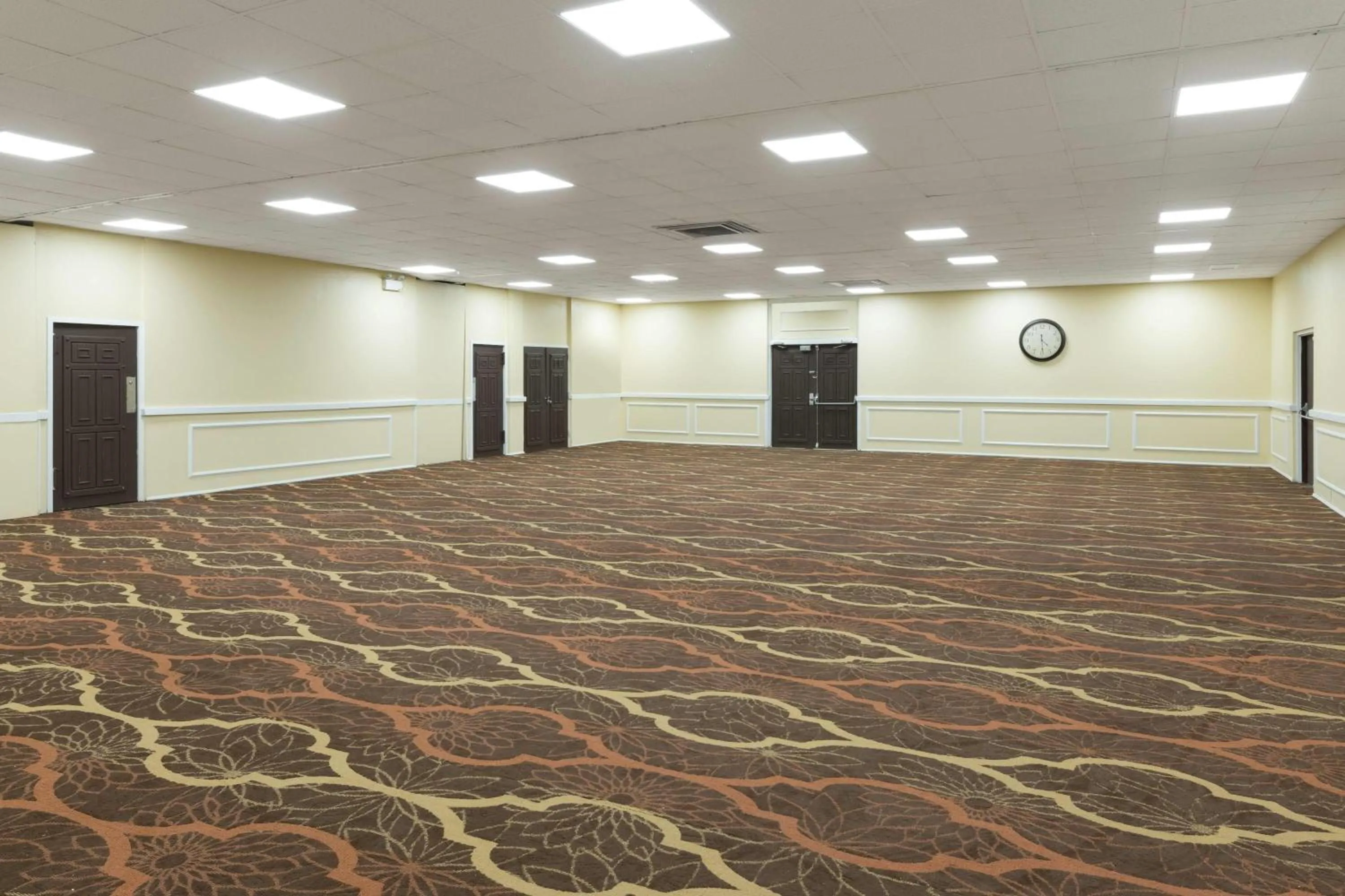 Meeting/conference room in Days Inn by Wyndham Madison