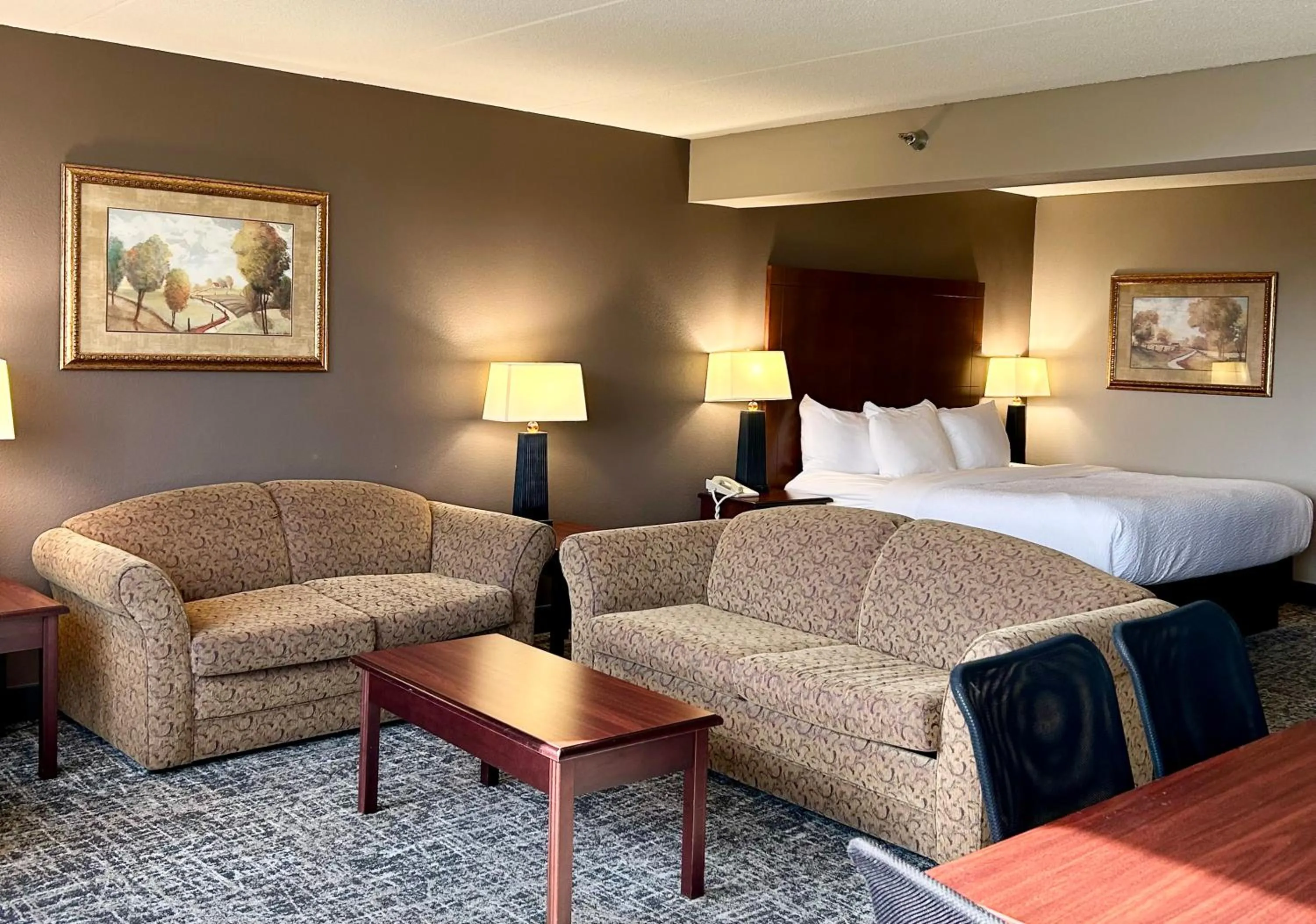 Bed in Best Western Plus Kelly Inn