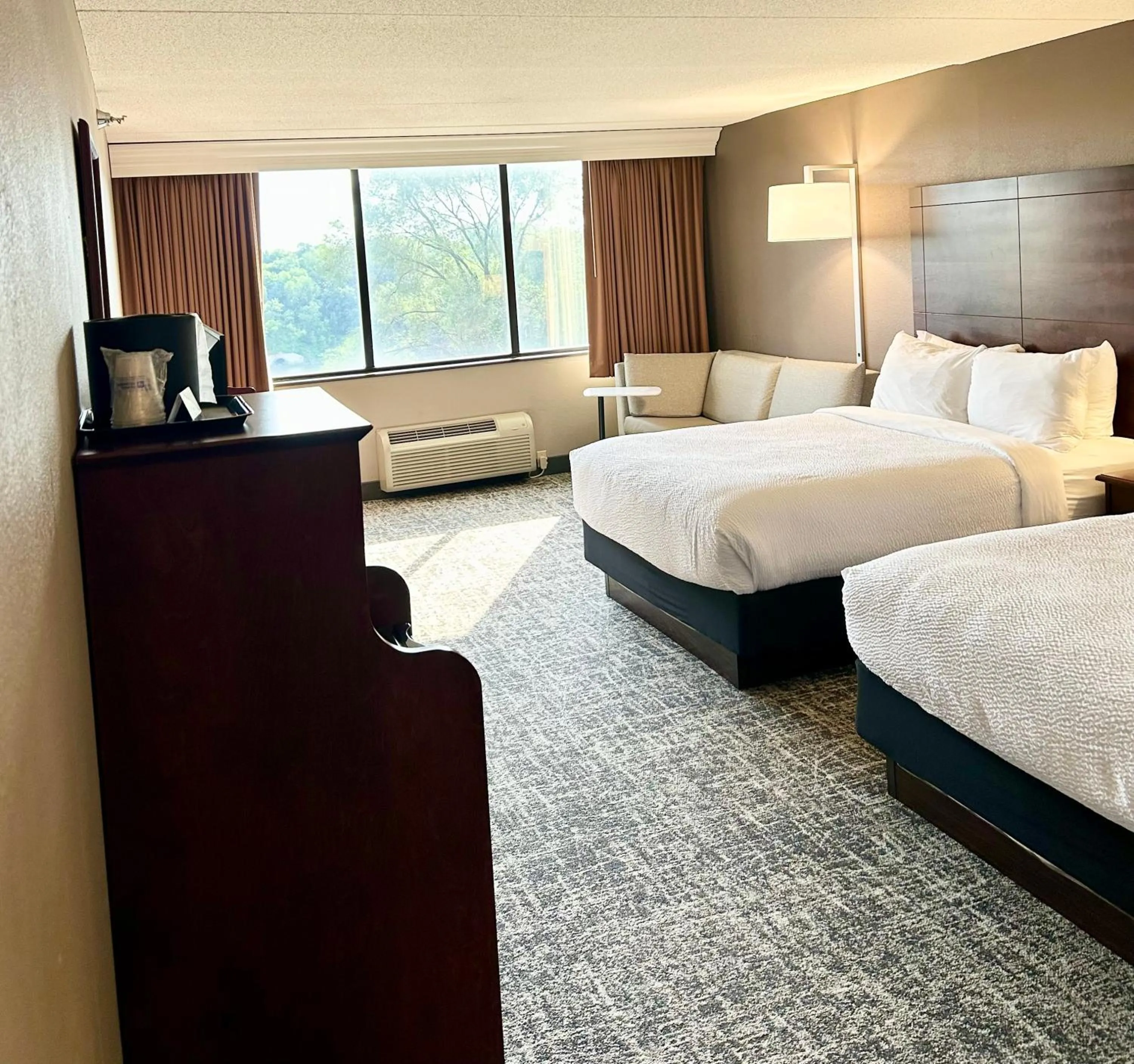 Bed in Best Western Plus Kelly Inn