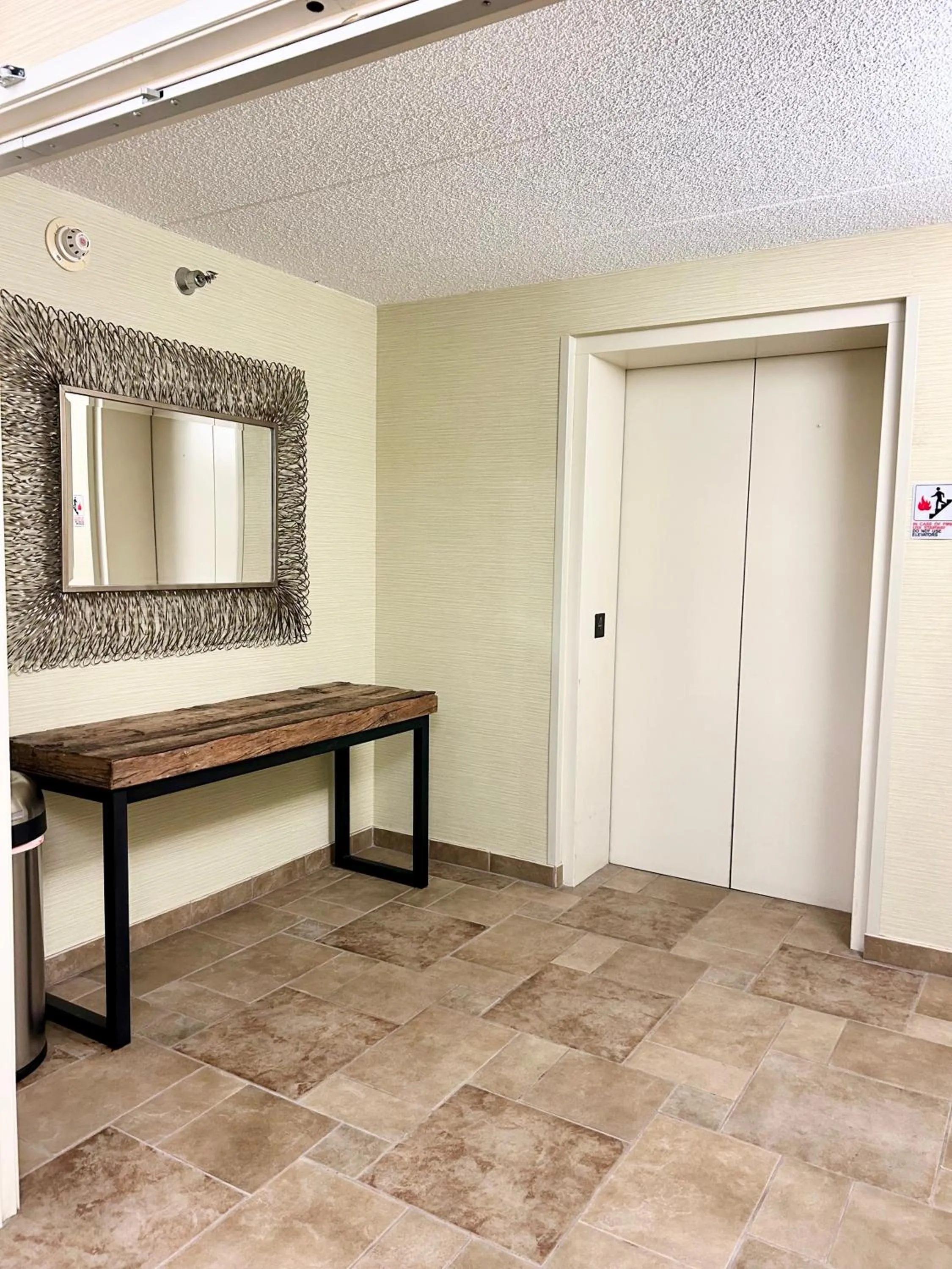 elevator in Best Western Plus Kelly Inn