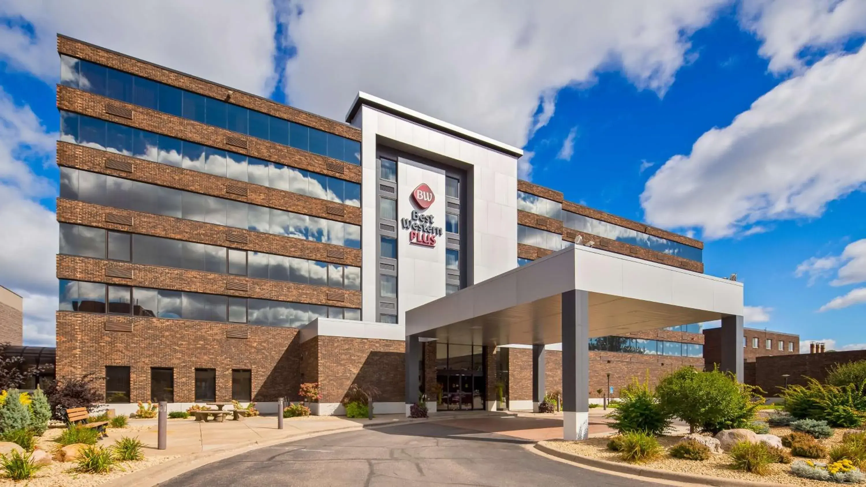 Property building in Best Western Plus Kelly Inn Property building in Best Western Plus Kelly Inn