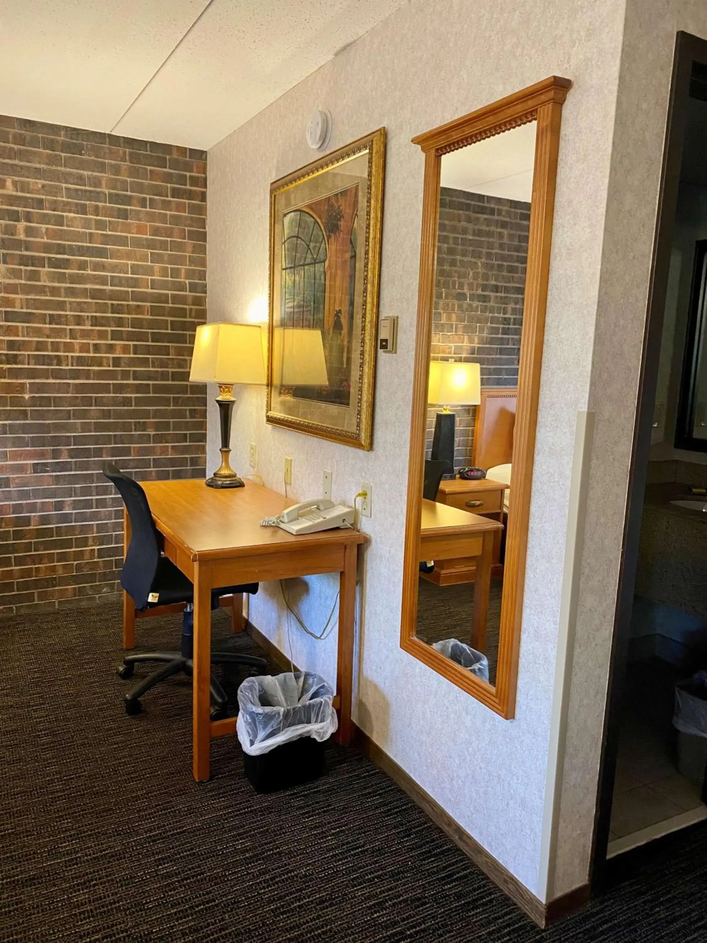 Suite with River View in Best Western Plus Kelly Inn Suite with River View in Best Western Plus Kelly Inn