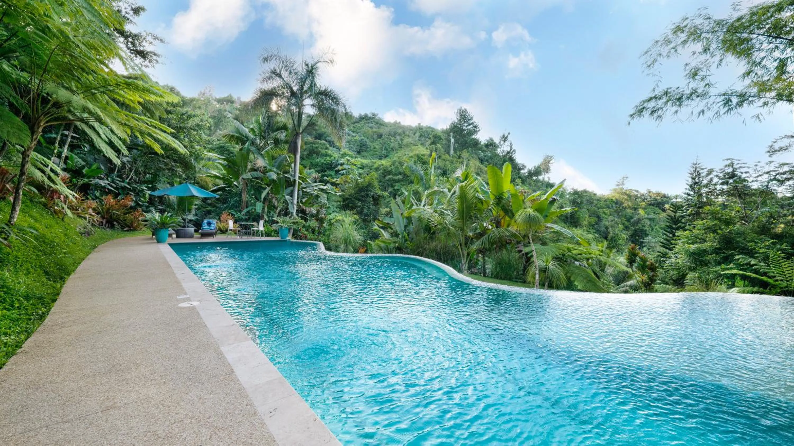 Swimming pool in Mont Carpe Diem