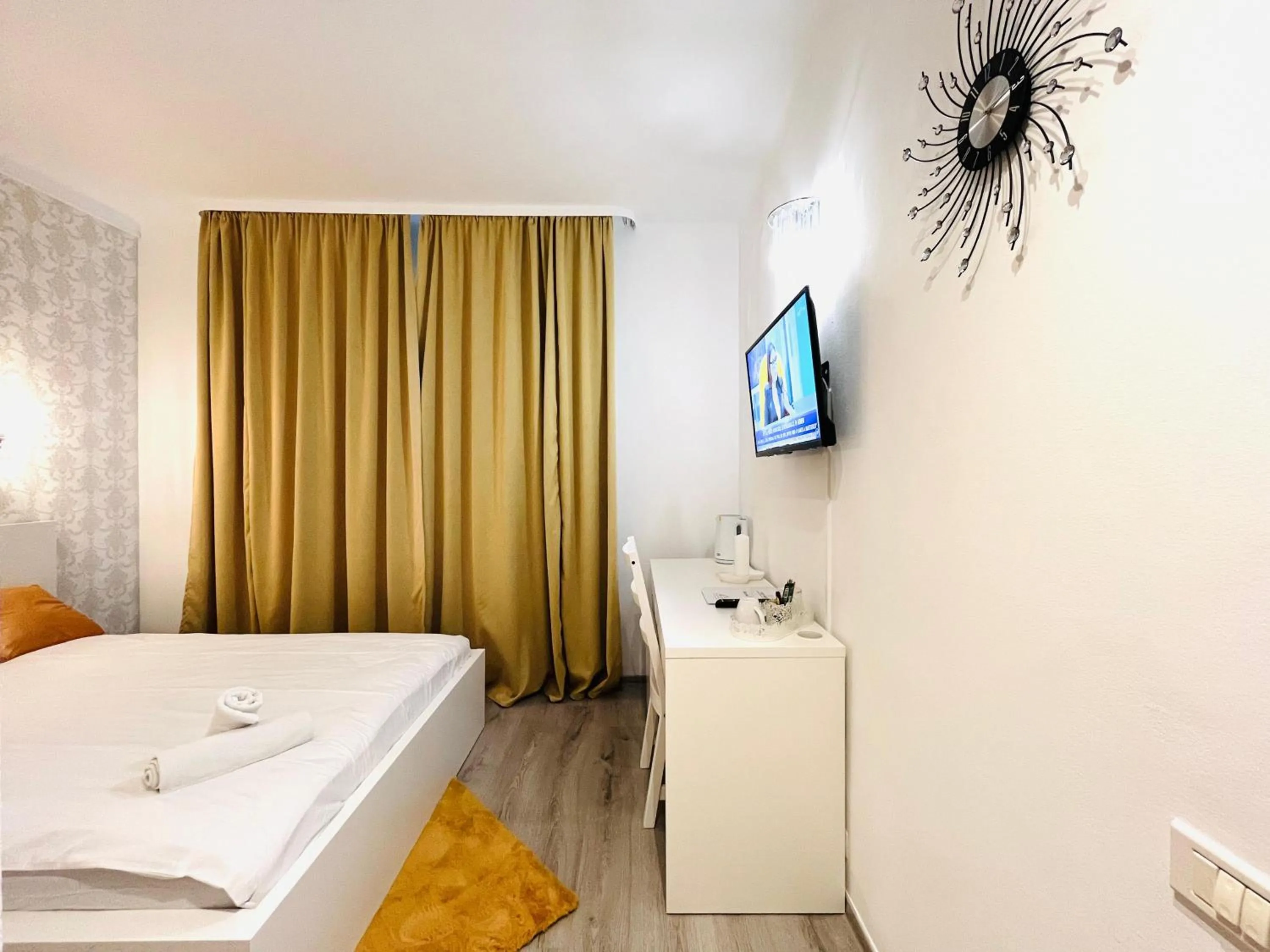 Photo of the whole room, Bed in Cozy Hideout - Condo Hotel