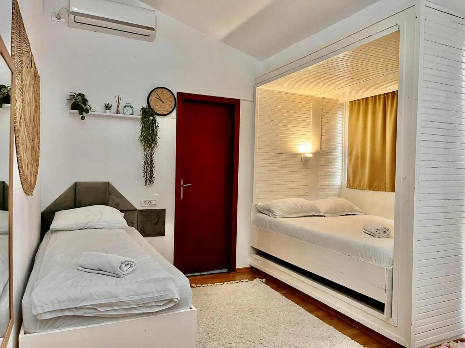 Decorative detail, Bed in Cozy Hideout - Condo Hotel
