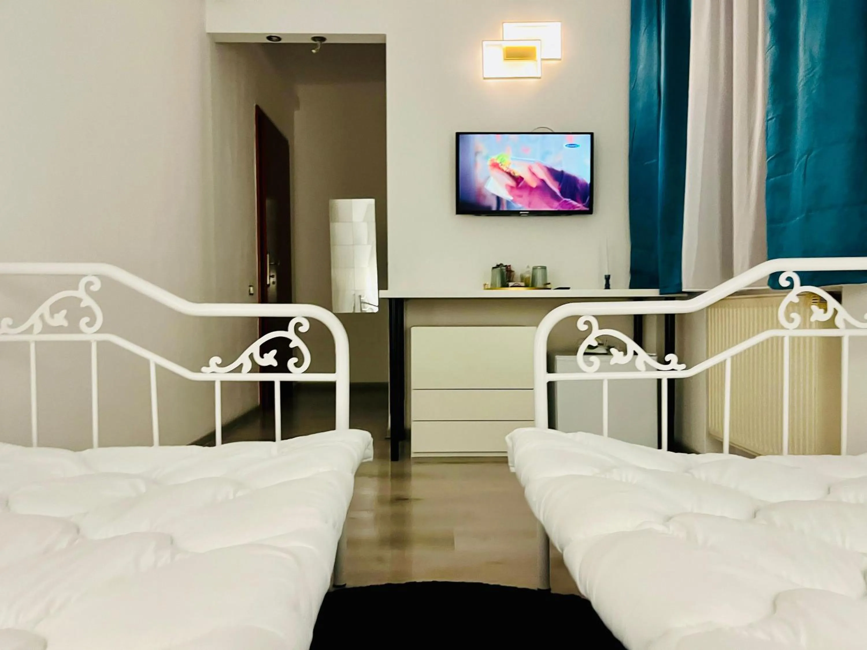 TV and multimedia, Bed in Cozy Hideout - Condo Hotel