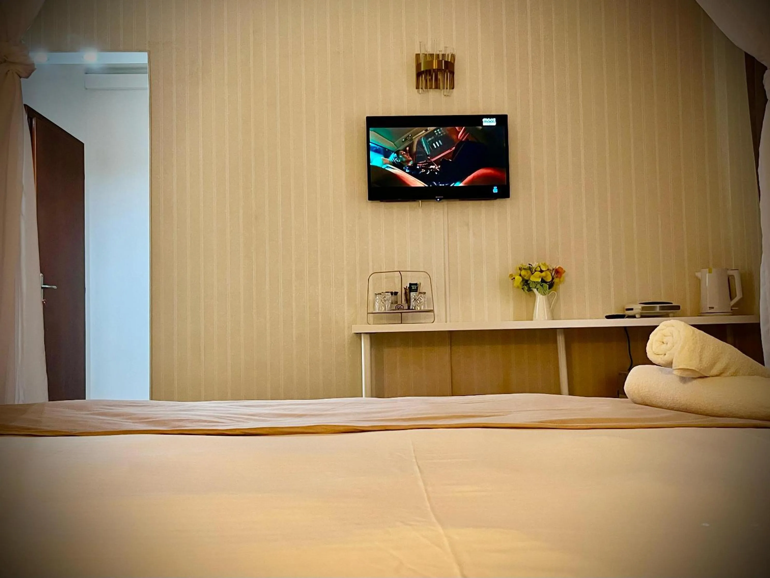 room service, Bed in Cozy Hideout - Condo Hotel