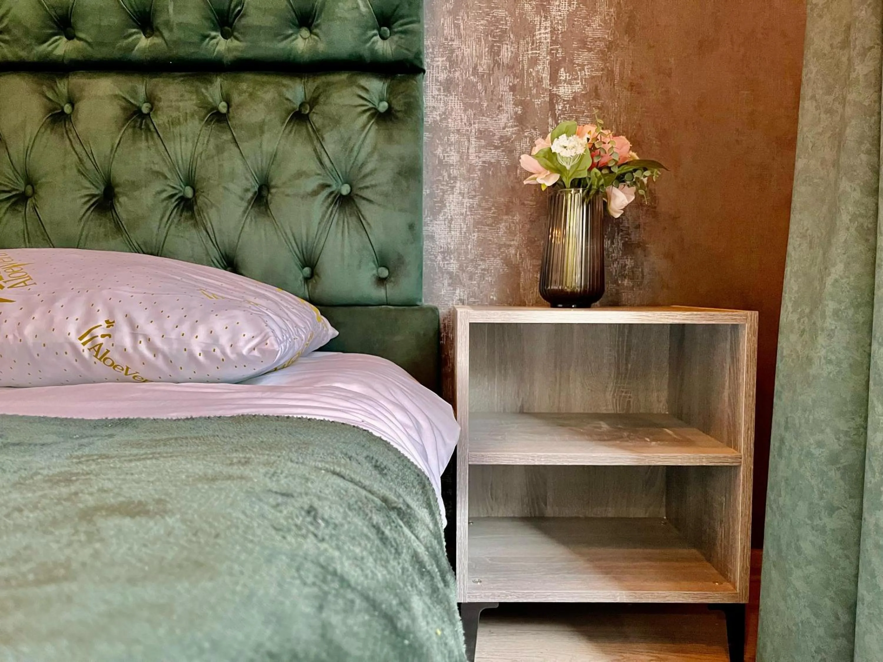 Decorative detail, Bed in Cozy Hideout - Condo Hotel