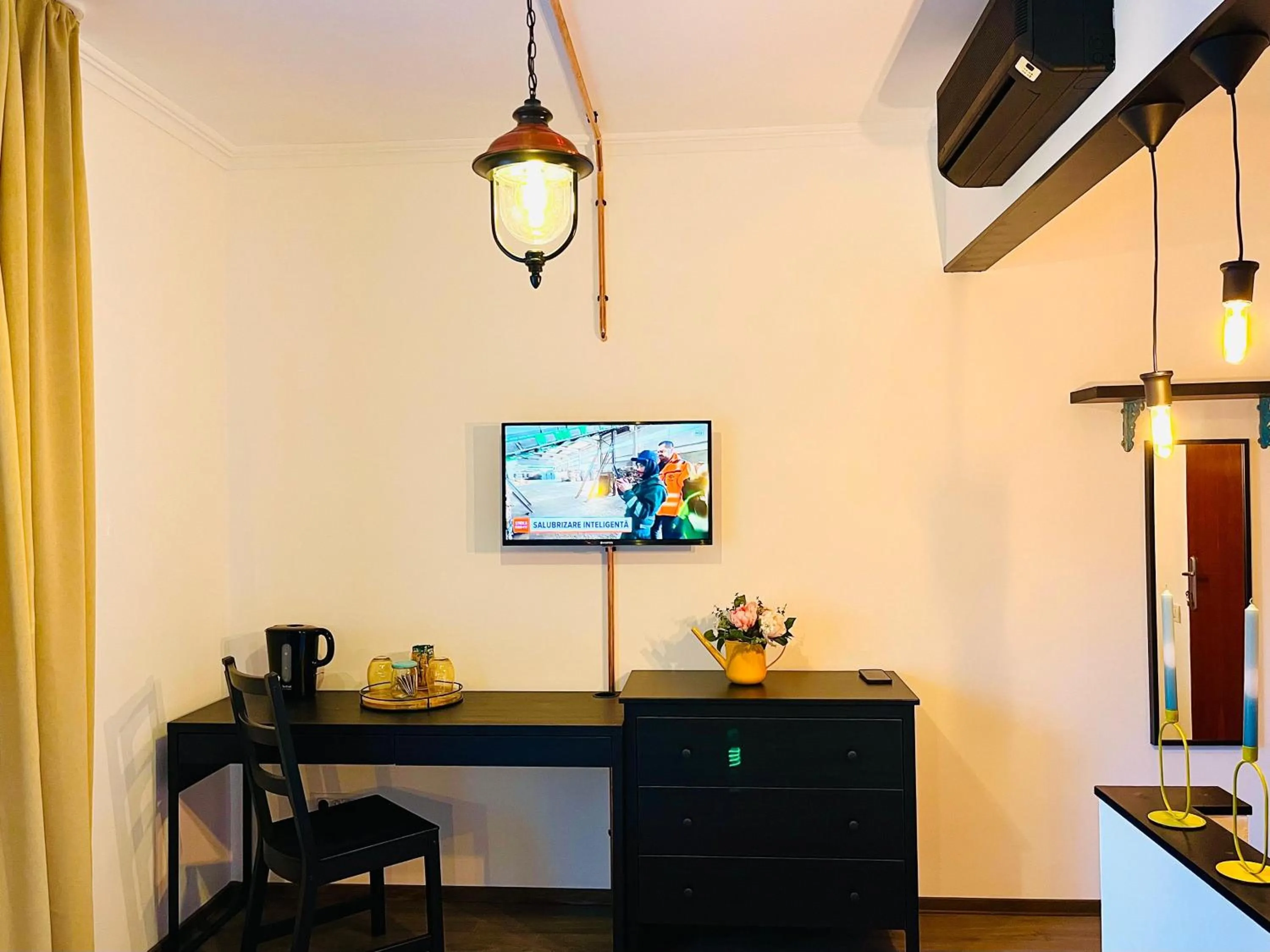 TV and multimedia in Cozy Hideout - Condo Hotel
