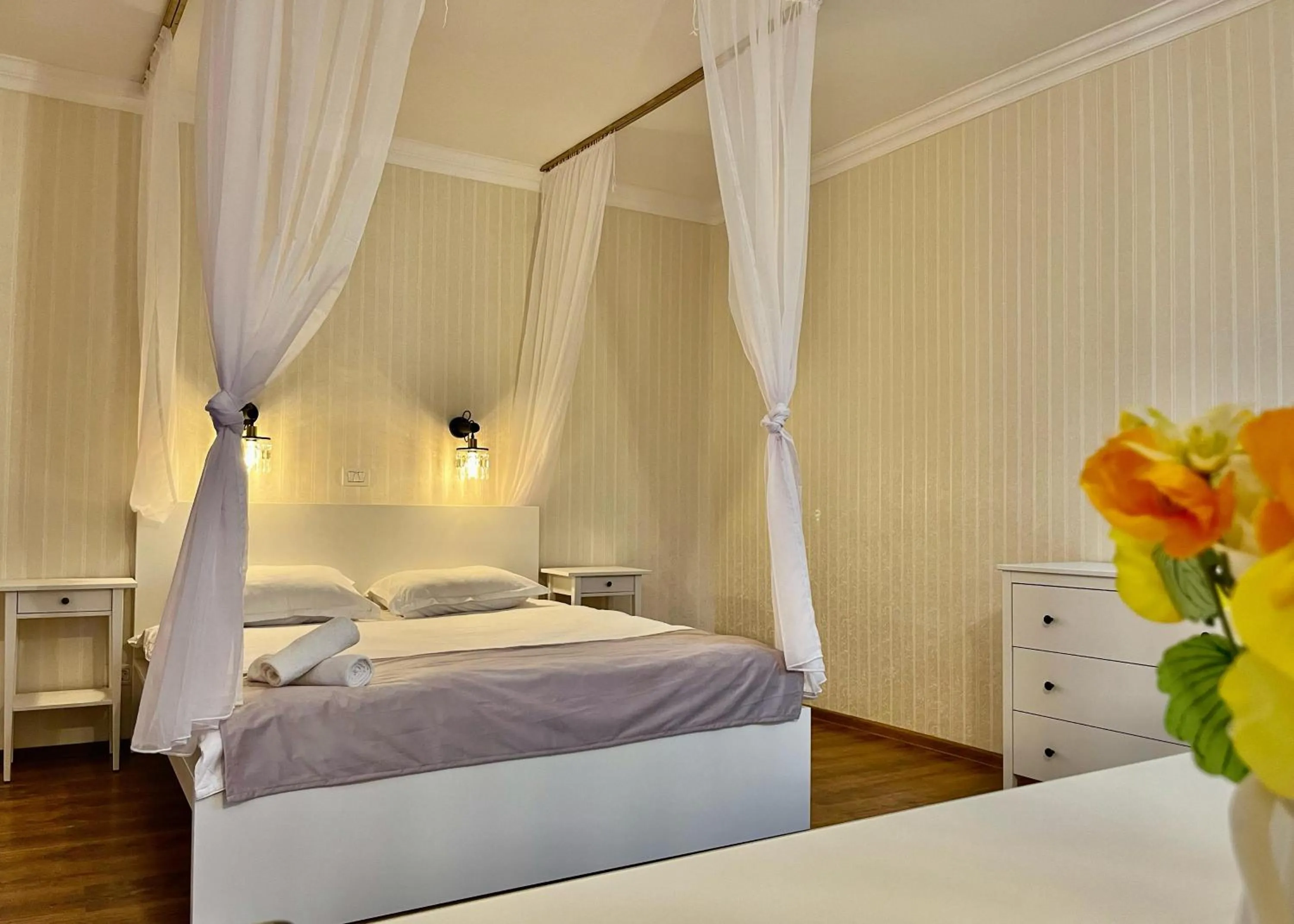 Decorative detail, Bed in Cozy Hideout - Condo Hotel