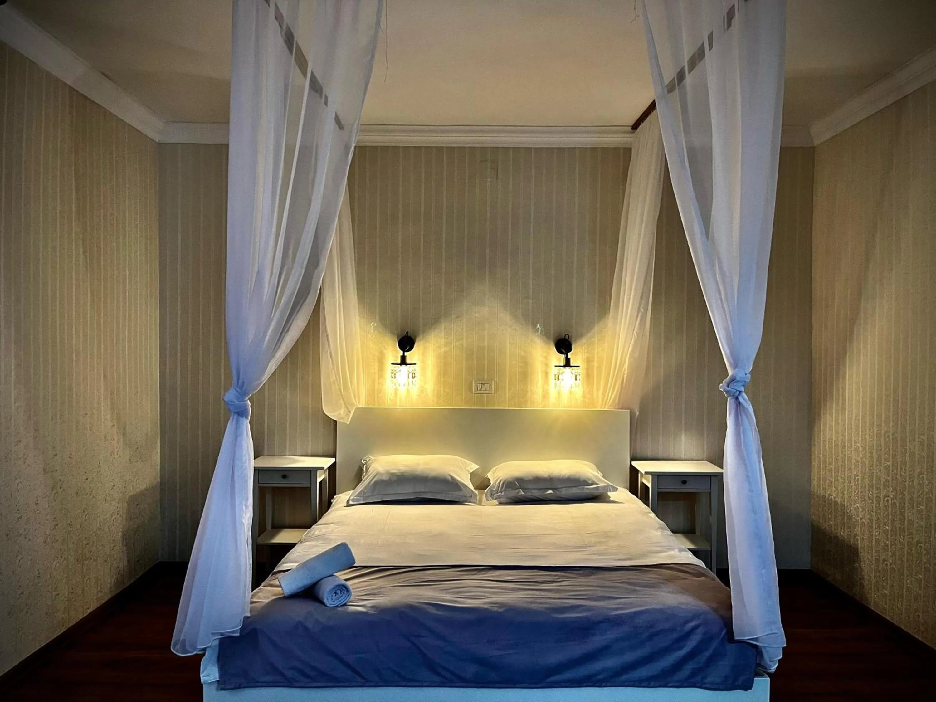 Bed in Cozy Hideout - Condo Hotel