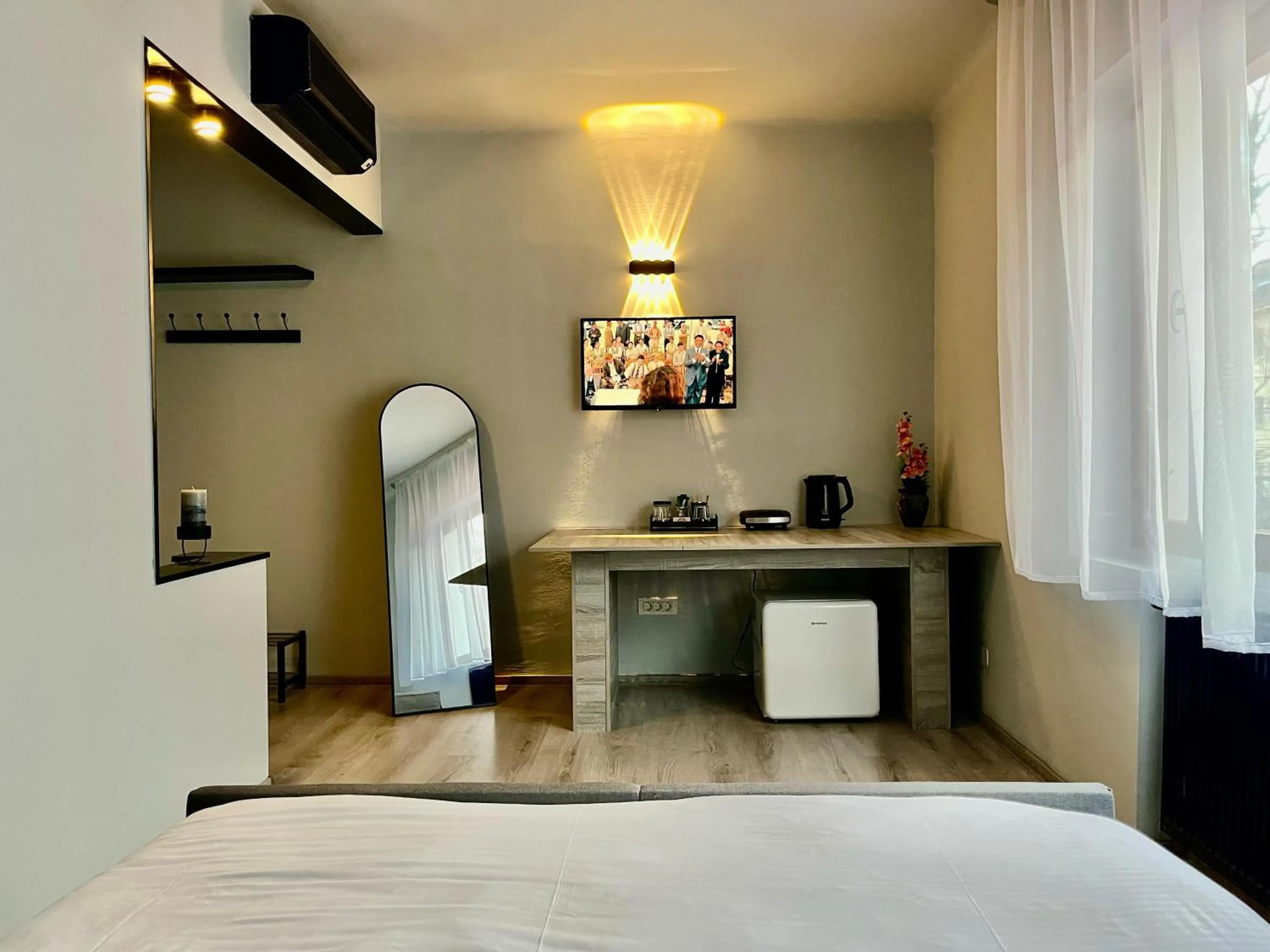 TV and multimedia, Bed in Cozy Hideout - Condo Hotel
