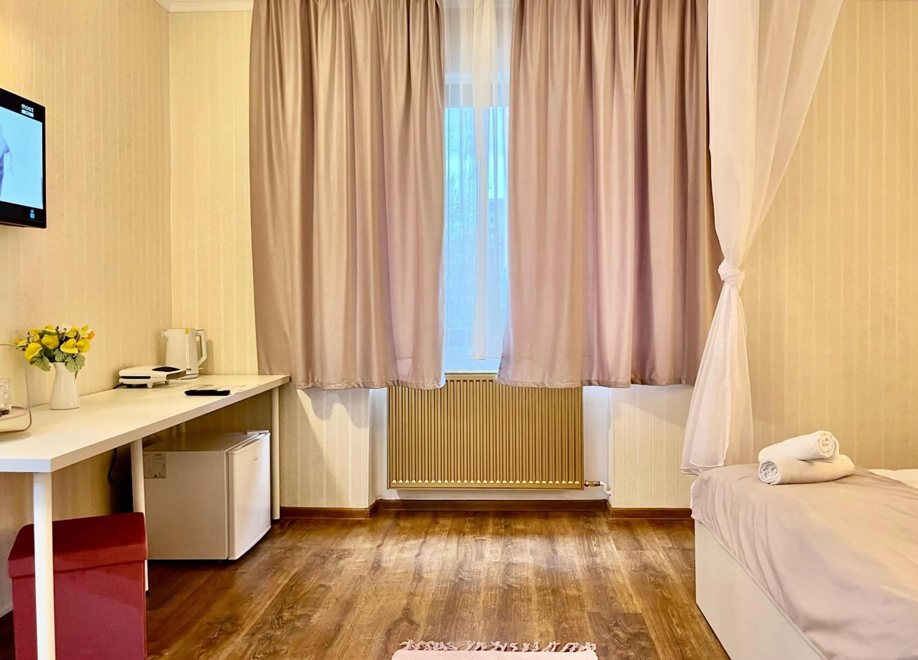 room service, Bed in Cozy Hideout - Condo Hotel