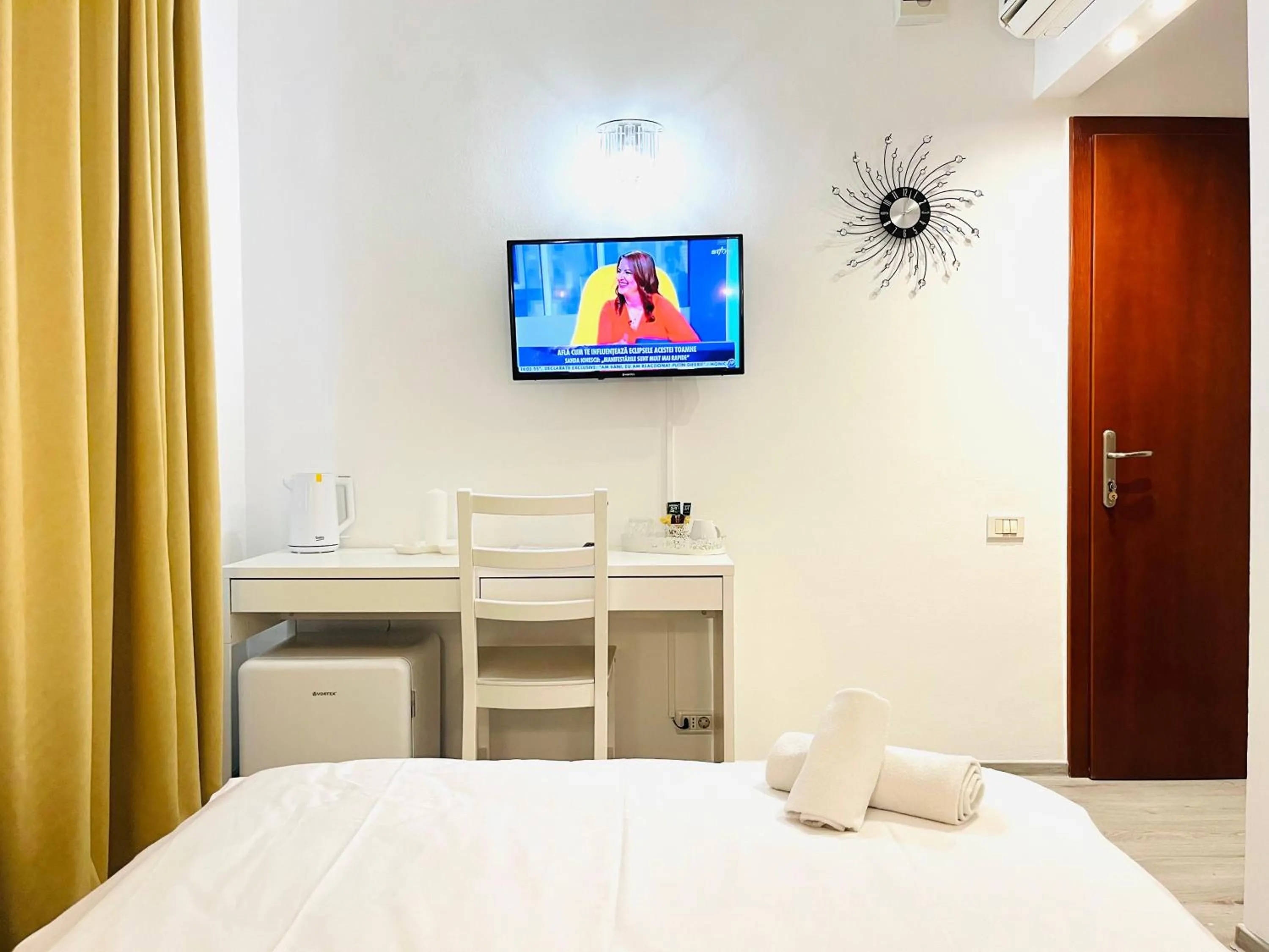 TV and multimedia, Bed in Cozy Hideout - Condo Hotel