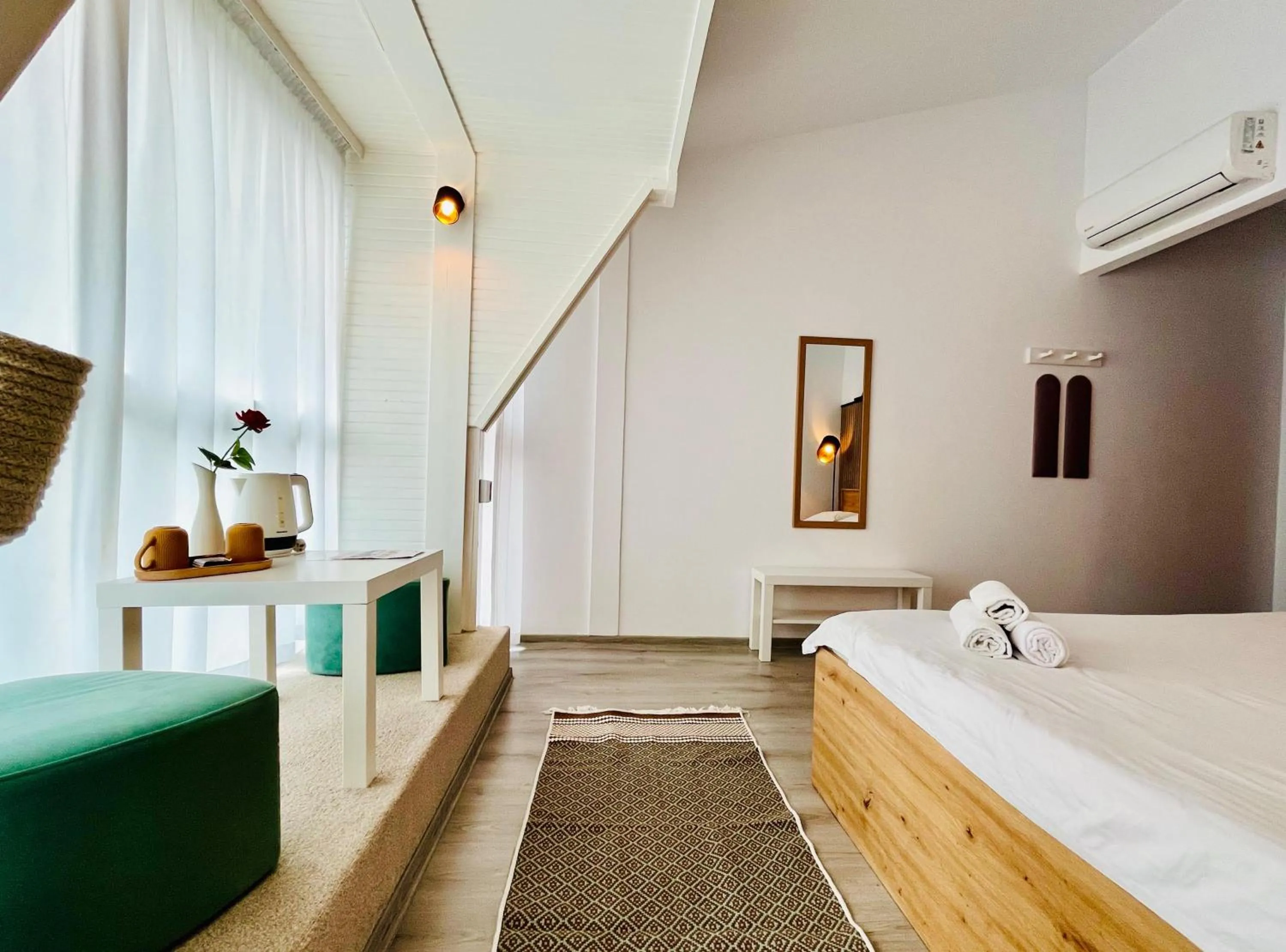 Seating area, Bed in Cozy Hideout - Condo Hotel