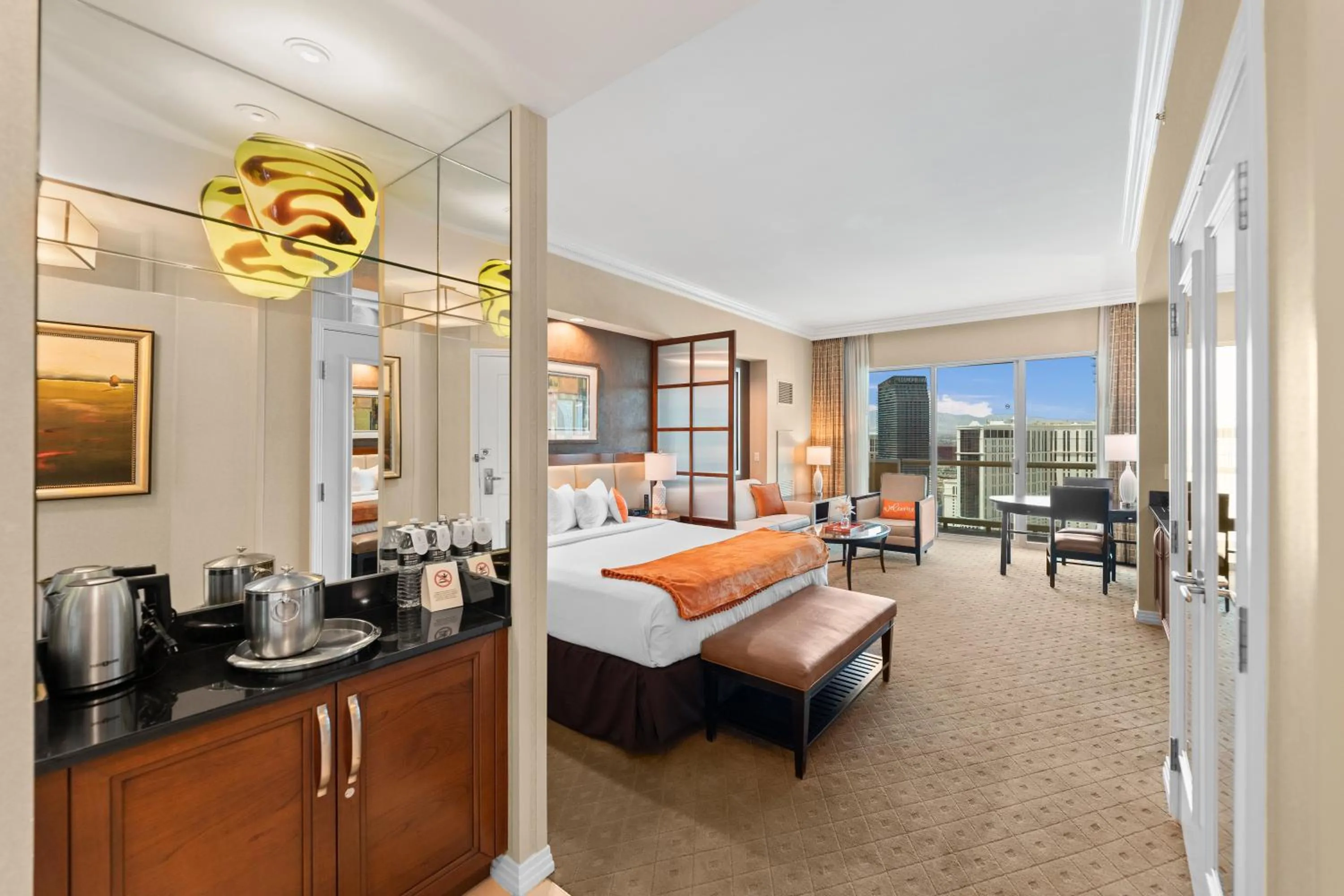 Lucky Gem Penthouse & Luxury Suites at MGM Signature Resort, Balcony Strip View 1607