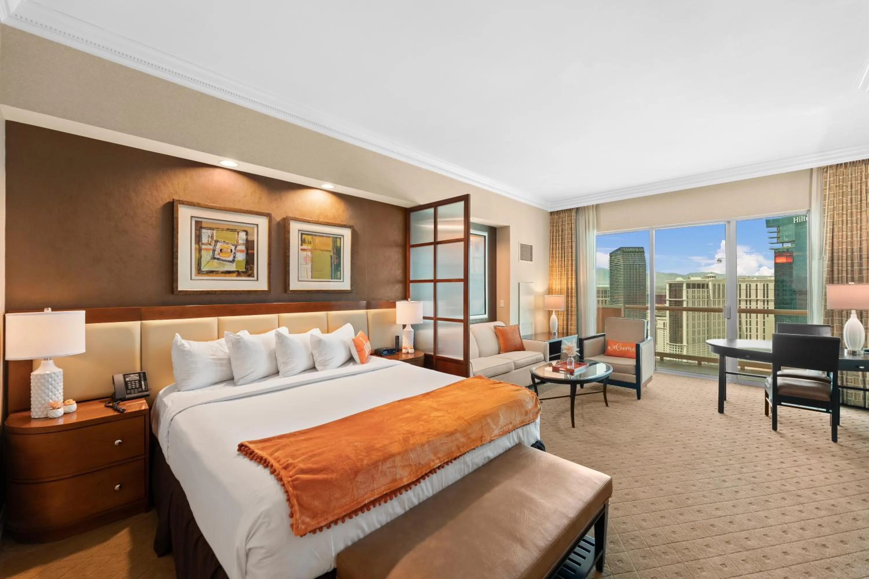 Lucky Gem Penthouse & Luxury Suites at MGM Signature Resort, Balcony Strip View 1607