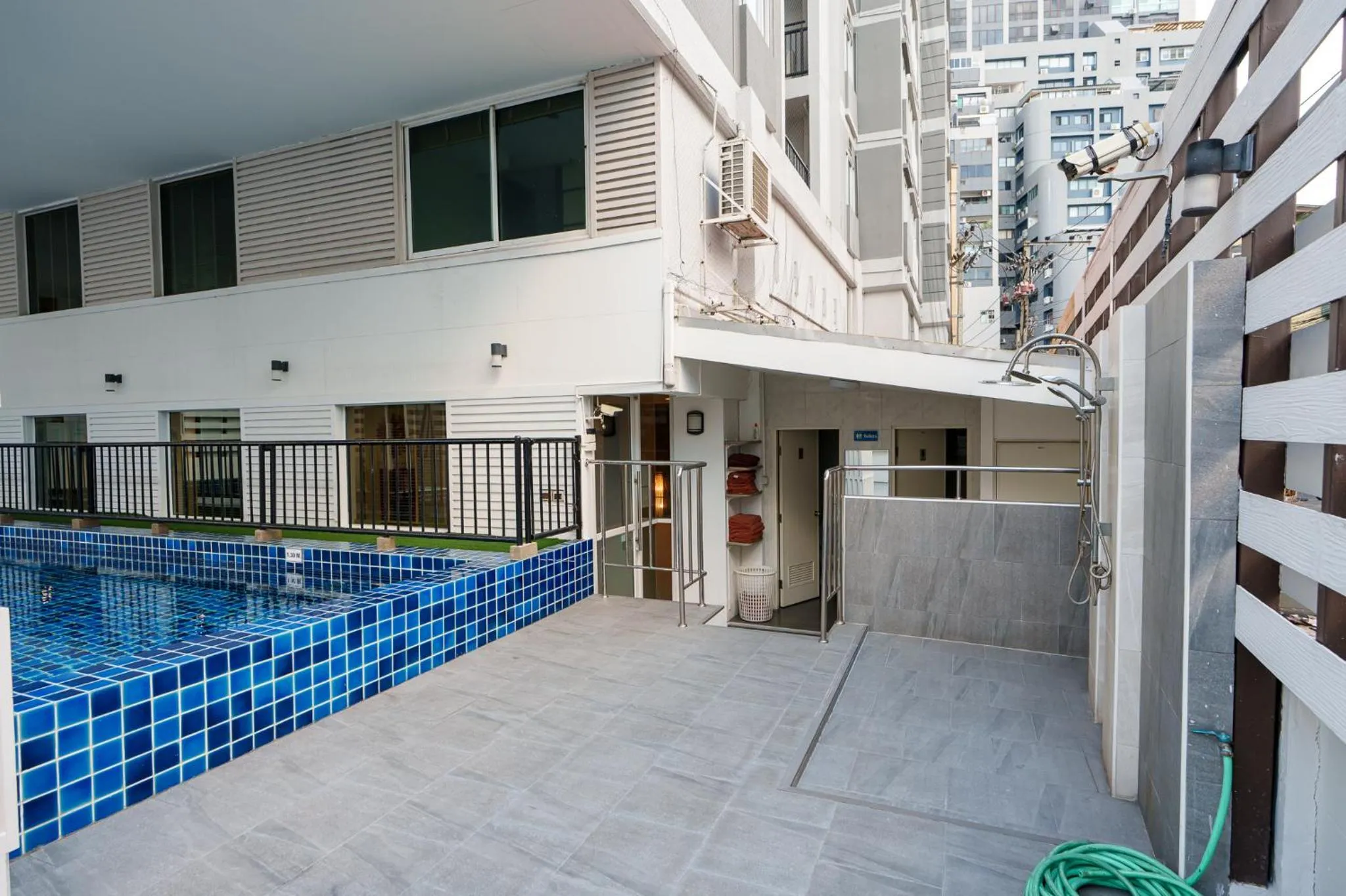 Swimming pool in Prom Hotel