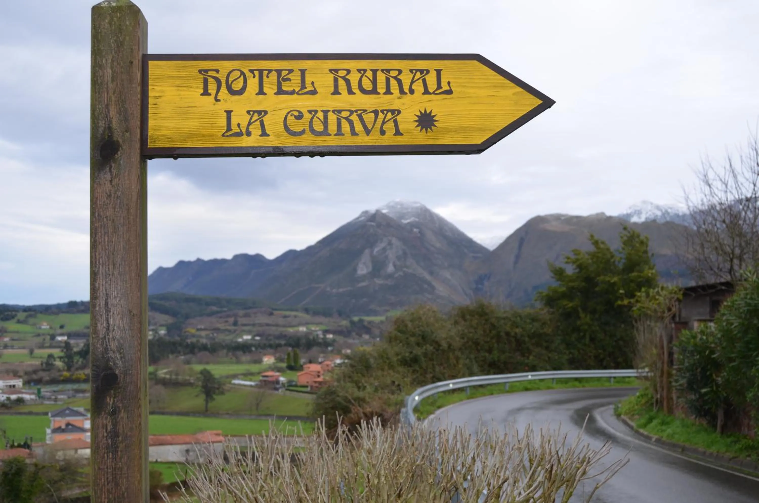 Area and facilities in Hotel La Curva Ribadesella PARKING